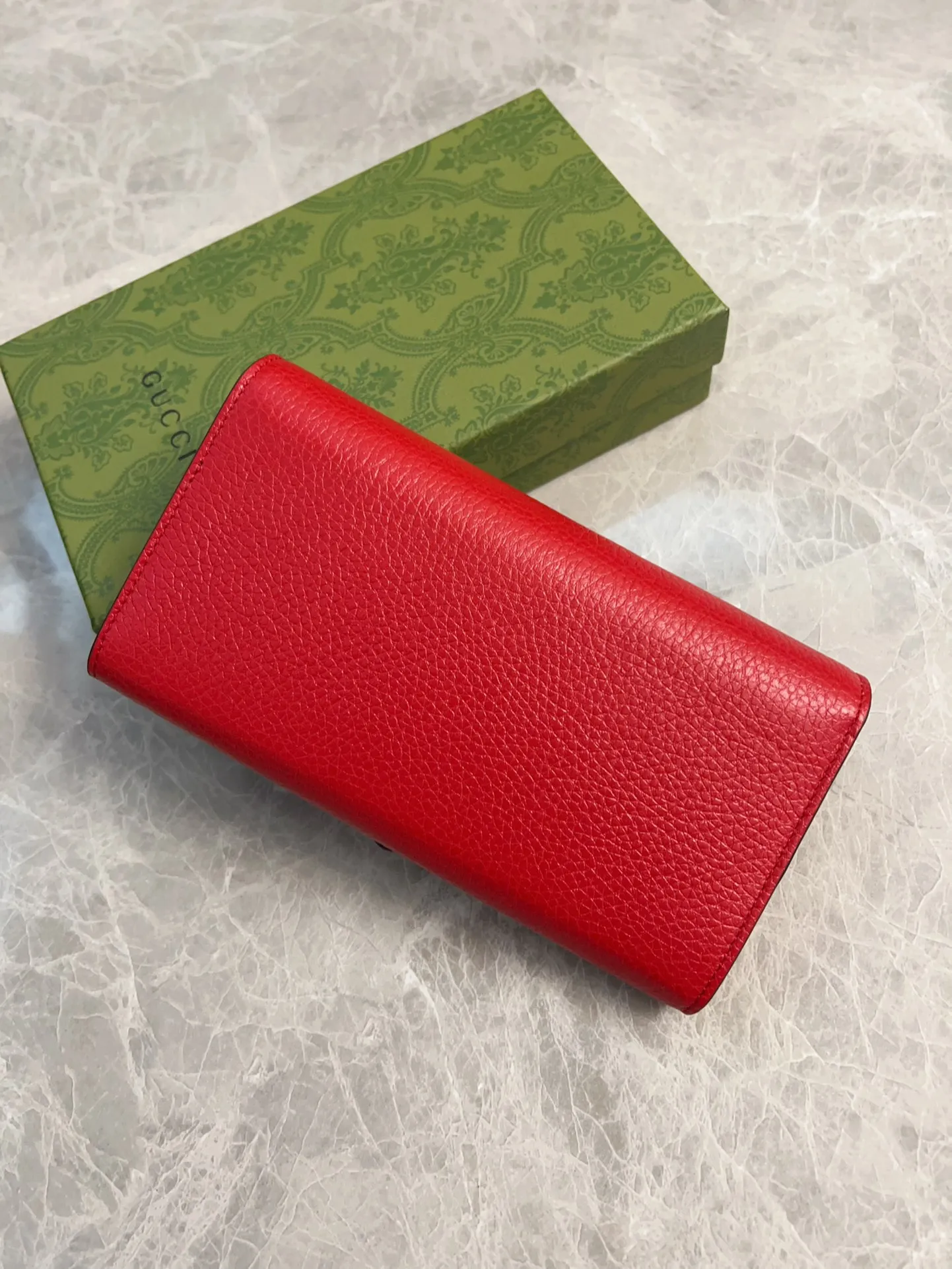 💰440 🇭🇺🇭🇺The latest model Original Ferrari leather ~ Pressed GⓂ️Ⓜ️Original double G hardware Ⓜ️Ⓜ️Exquisite oil edges! Model: 615524, size: 19x10x2.5cm, color: bright red