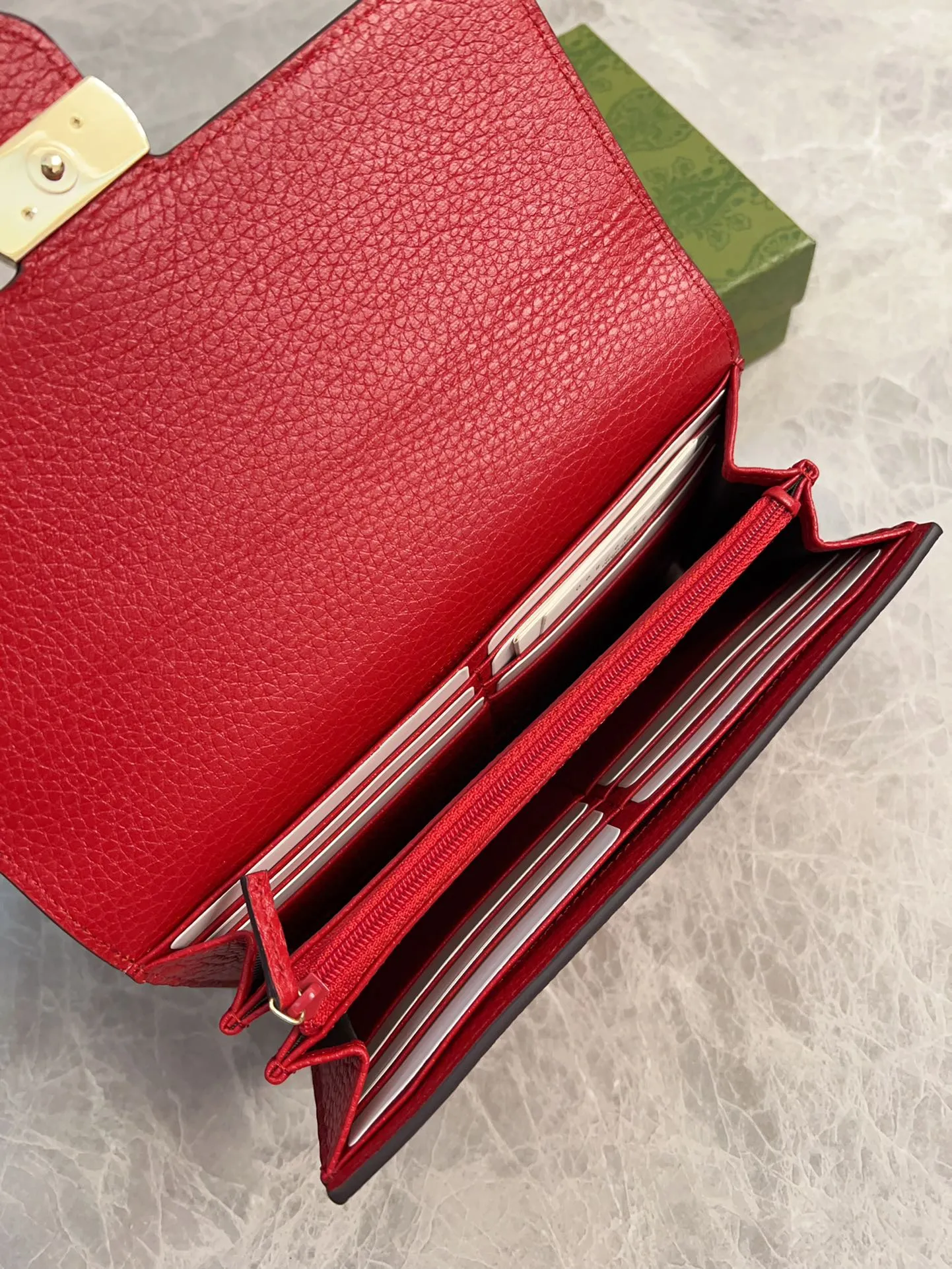 💰440 🇭🇺🇭🇺The latest model Original Ferrari leather ~ Pressed GⓂ️Ⓜ️Original double G hardware Ⓜ️Ⓜ️Exquisite oil edges! Model: 615524, size: 19x10x2.5cm, color: bright red