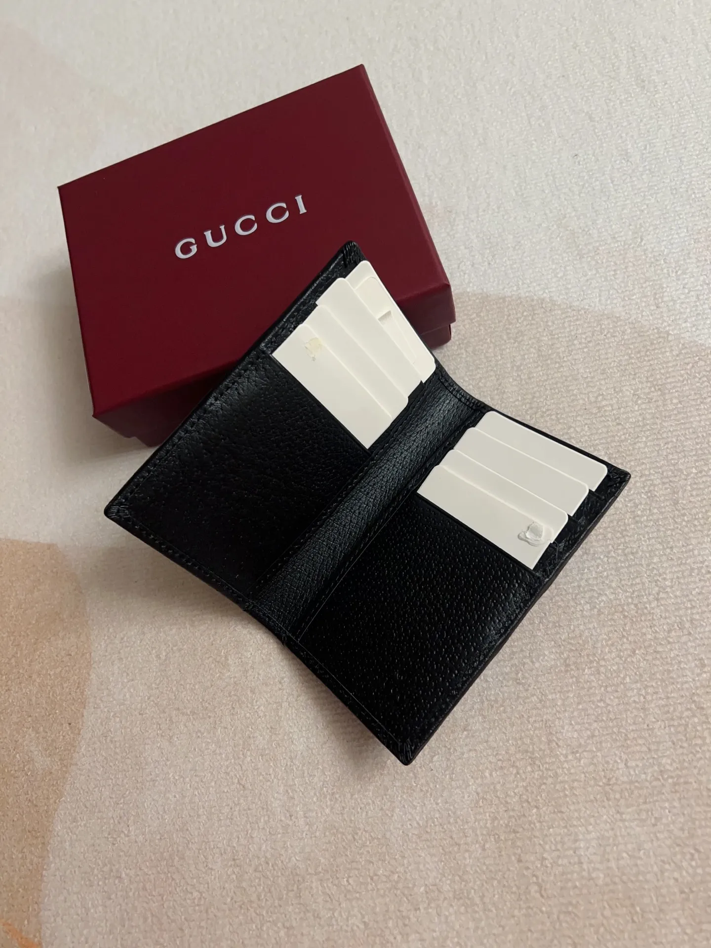 💰340 🇭🇺🇭🇺 The official website is synchronized with the new model! Ophidia series ~ card holder, 🍊🍊 is made of GG Supreme original factory pig grain first-layer cowhide 🍊🍊 with iconic double G hardware marks, classic red and green webbing, exquisitely made! 🍊🍊Model number: 834691🍊🍊Size: 12x7.5cm, color: black