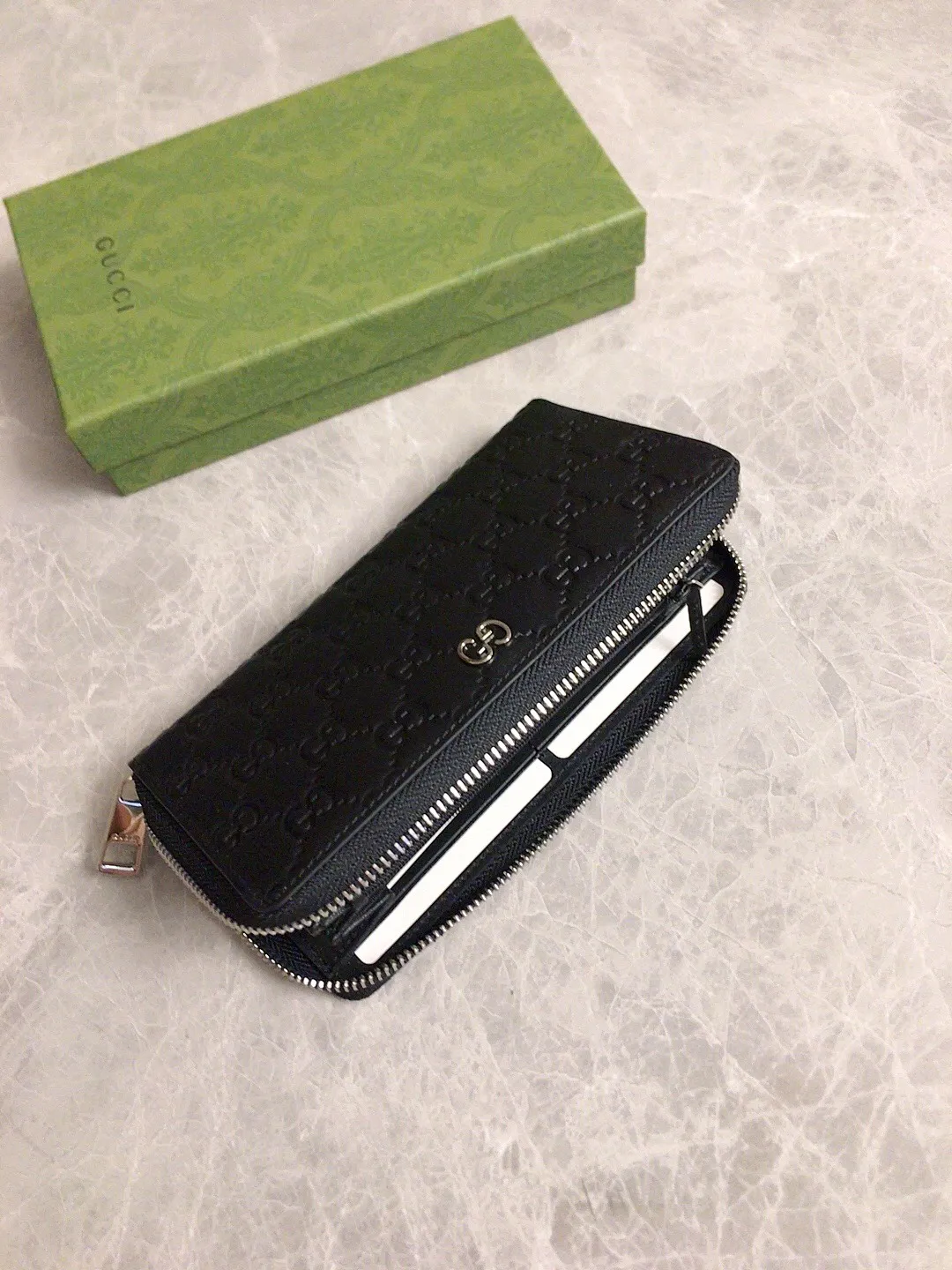 💰400🇭🇺🇭🇺New men's zipper wallet🎷🎷Counter quality, authentic mold opening, real shot! 🎷🎷Original cowhide~Using hot-pressed exquisite printing, thick to the touch, with the latest~double GG metal logo🎷🎷Imported cotton YKK zipper🎷🎷Fashionable and elegant, low-key luxury, model: 473928, size: 19x 10x2cm