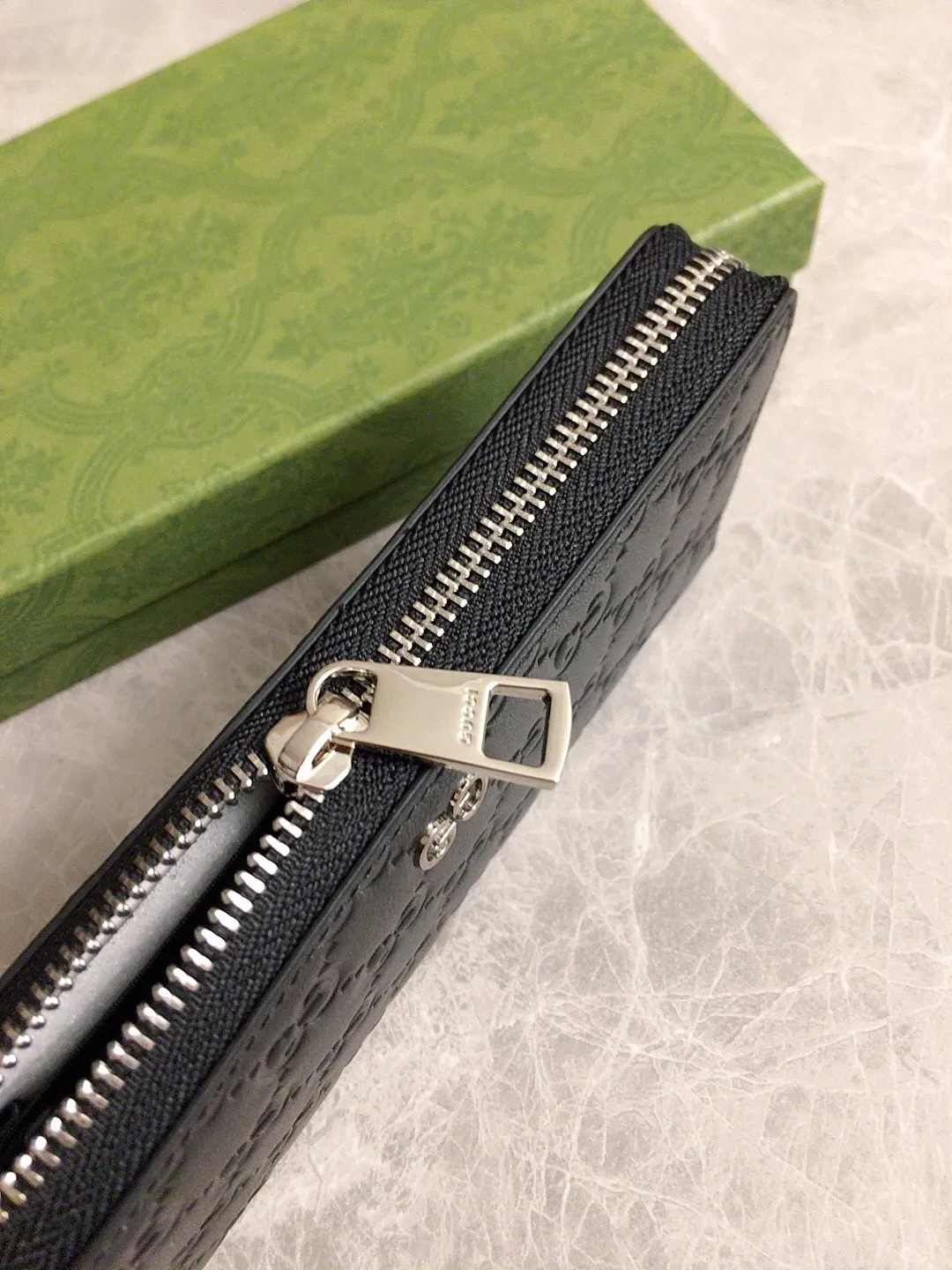 💰400🇭🇺🇭🇺New men's zipper wallet🎷🎷Counter quality, authentic mold opening, real shot! 🎷🎷Original cowhide~Using hot-pressed exquisite printing, thick to the touch, with the latest~double GG metal logo🎷🎷Imported cotton YKK zipper🎷🎷Fashionable and elegant, low-key luxury, model: 473928, size: 19x 10x2cm