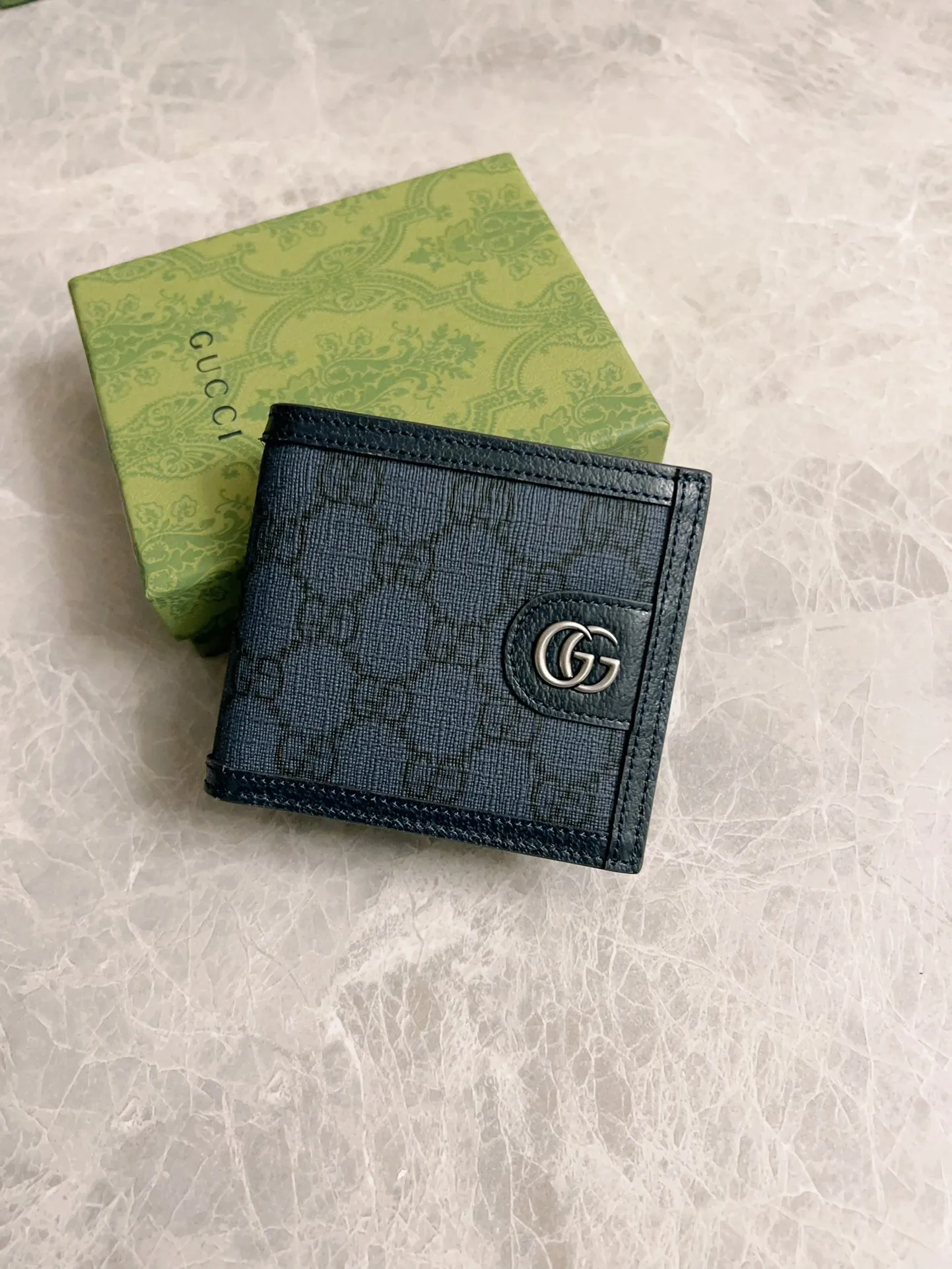 💰300🇭🇺🇭🇺GucciO’s latest phidia series short wallet, Ophidia series items have endless retro feelings. Dark blue GG Supreme canvas, dark blue cowhide piping, palladium tone accessories Double G Model: 597609 (insert card on one side and coin pocket on the other) Size: 12x 9.5cm Color: dark blue/pvc.