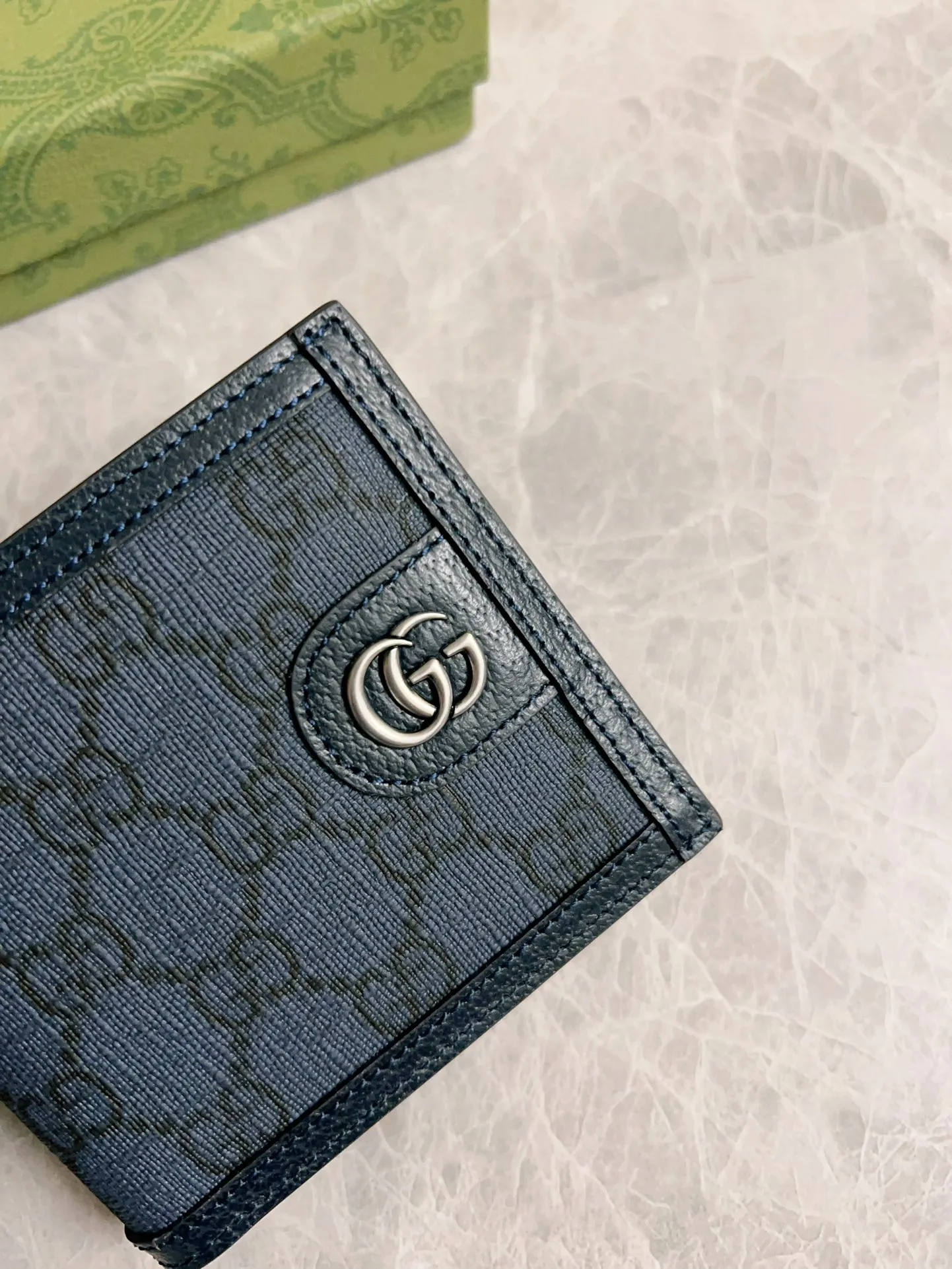 💰300🇭🇺🇭🇺GucciO’s latest phidia series short wallet, Ophidia series items have endless retro feelings. Dark blue GG Supreme canvas, dark blue cowhide piping, palladium tone accessories Double G Model: 597609 (insert card on one side and coin pocket on the other) Size: 12x 9.5cm Color: dark blue/pvc.