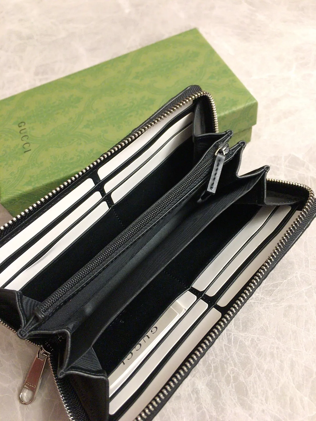 💰420 🇭🇺🇭🇺gucci~2020 early autumn new wallet🧼🧼GG original factory cowhide cleverly integrated into punching and brand logo double G embossing🧼🧼Highlights extraordinary design quality, simple and elegant, super large capacity, very practical🧼🧼Photo taken in person, model: 625558, color: Gram leather, size: 19.5×10×2.5cm