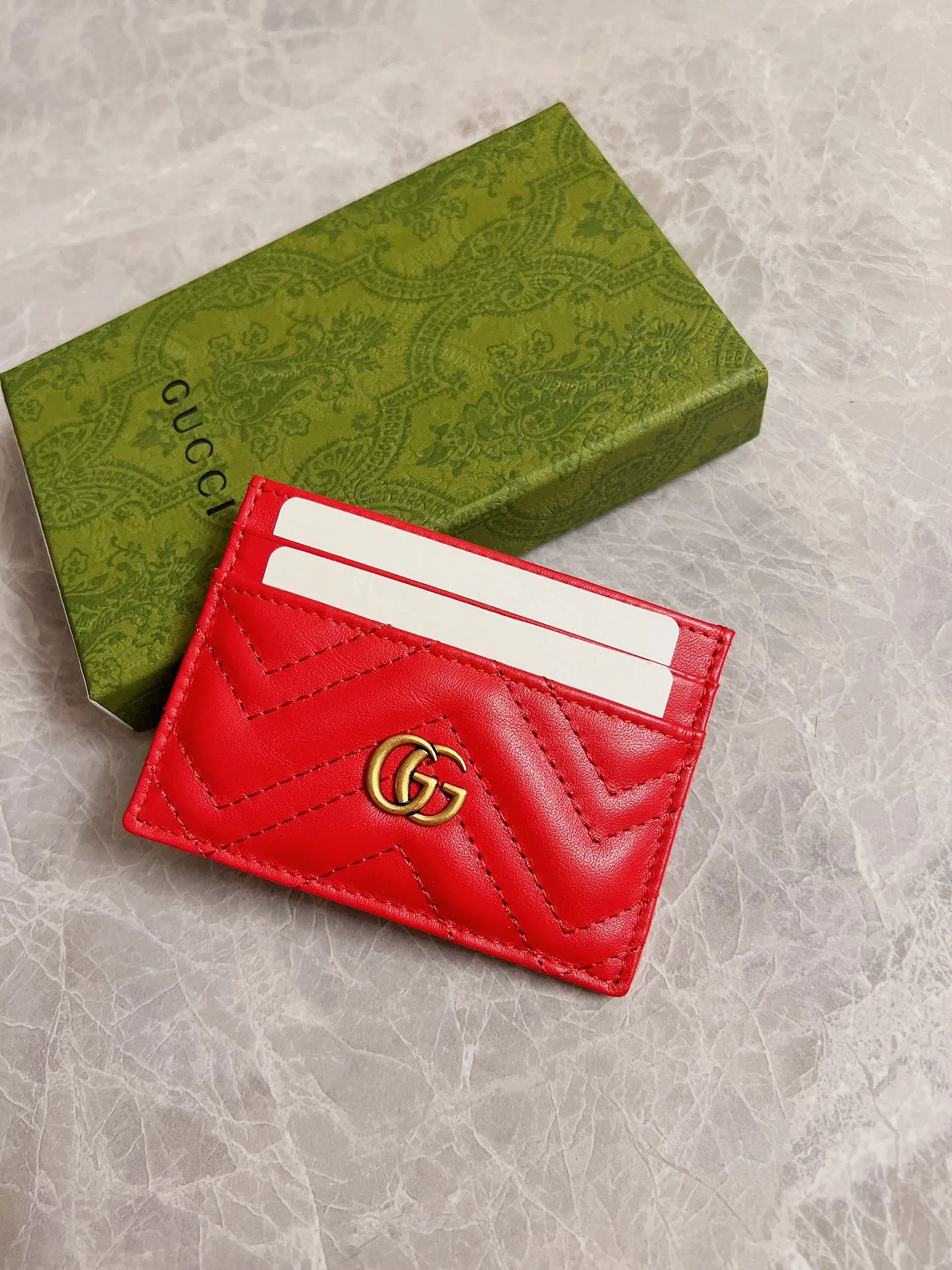 💰210 🇭🇺🇭🇺 The latest ~ GG Marmont card holder 🦄🦄 quilted with humanoid pattern, 🦄🦄 with GG logo pattern on the back, bronze hardware accessories 🦄🦄Model number: 443127, size: W10*H7cm, color: black, red, dark green, nude pink