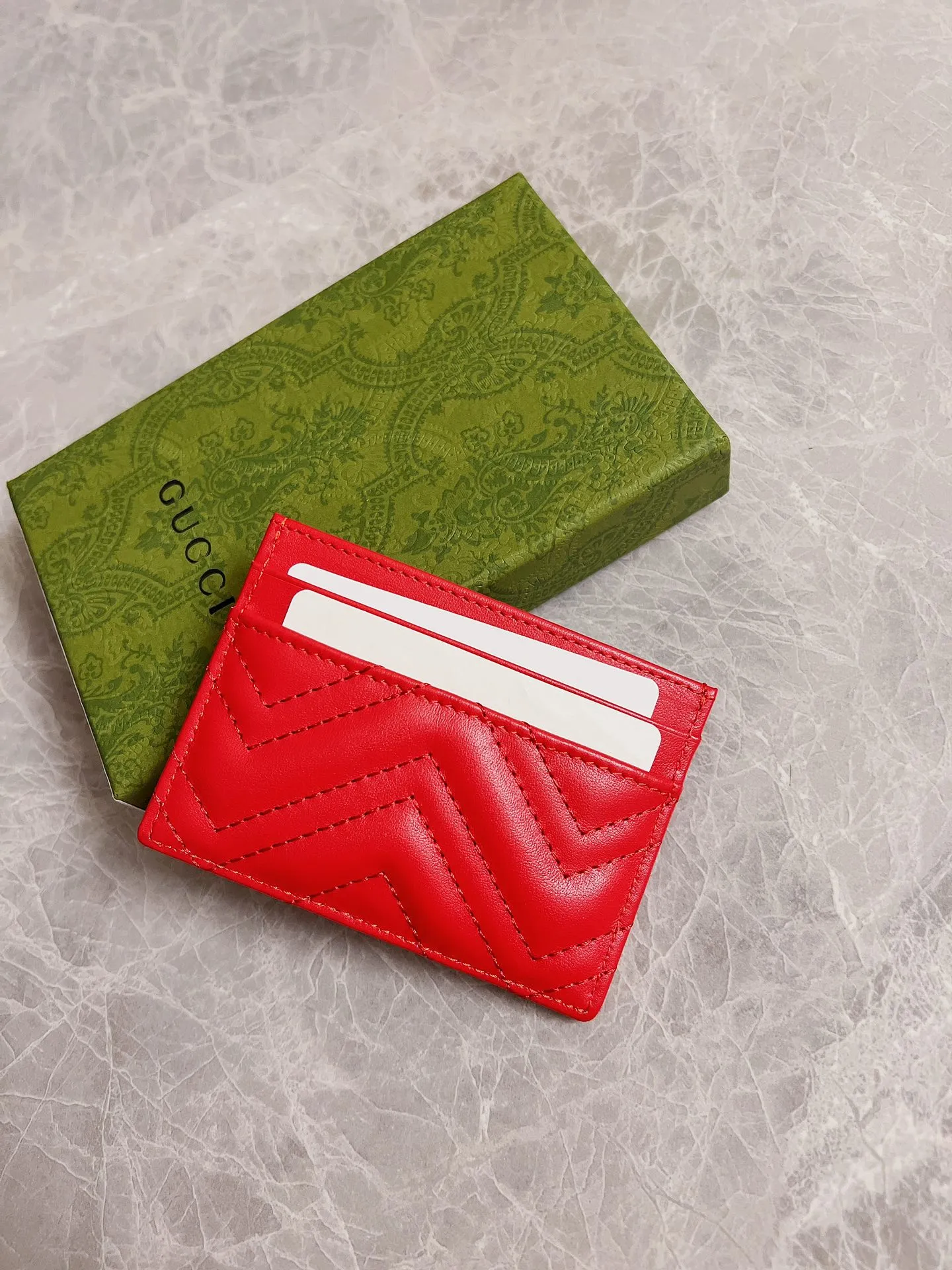 💰210 🇭🇺🇭🇺 The latest ~ GG Marmont card holder 🦄🦄 quilted with humanoid pattern, 🦄🦄 with GG logo pattern on the back, bronze hardware accessories 🦄🦄Model number: 443127, size: W10*H7cm, color: black, red, dark green, nude pink