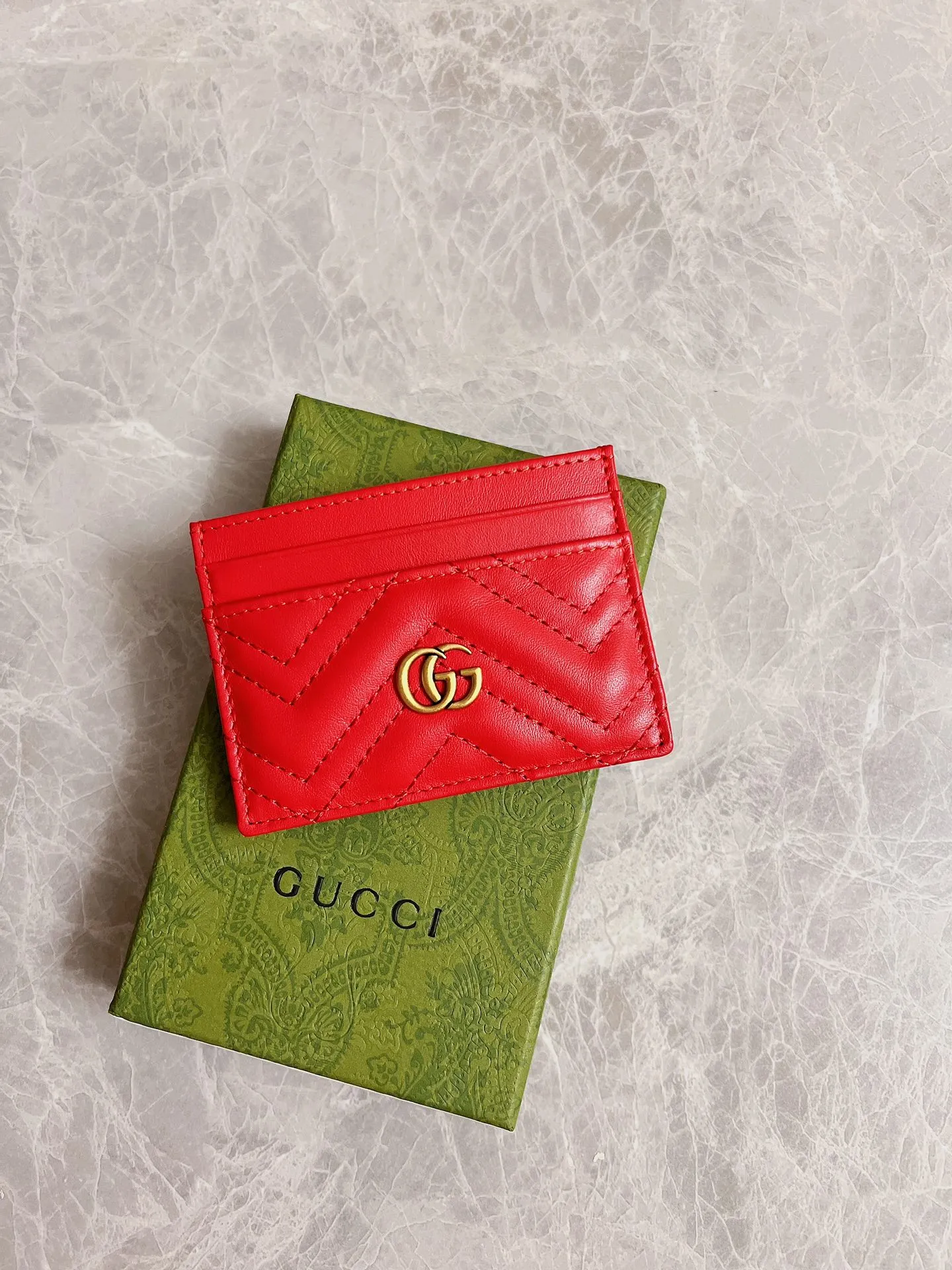 💰210 🇭🇺🇭🇺 The latest ~ GG Marmont card holder 🦄🦄 quilted with humanoid pattern, 🦄🦄 with GG logo pattern on the back, bronze hardware accessories 🦄🦄Model number: 443127, size: W10*H7cm, color: black, red, dark green, nude pink