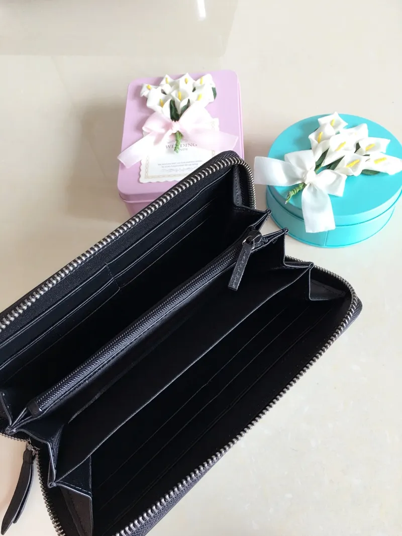 💰400 🇮🇹🇮🇹New colors available! 🌳🌳The latest personalized fashion 🌹🌹Women's zipper wallet 404071 "Tear-off flower PVC" with original cowhide, original hardware 🌻🌻Leading fashion temperament, super classy🌸🌸 Coffee, cherry blossom pink, maroon, green flower/black, ice blue flower-big red, ice blue flower-black 🌷🌷6 colors available, size 19.5～10～2.5