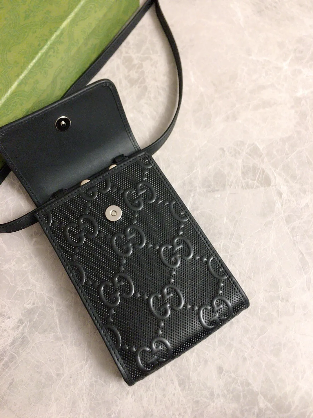 💰560🇭🇺🇭🇺gucci~2020 early autumn new style~Mobile phone bag 🧼🧼GG original factory cowhide cleverly integrated into punching holes and brand logo double G embossing🧼🧼Highlight the extraordinary design quality, simple and elegant, super large capacity, fashionable must-have item! Very practical🧼🧼Real shot, model: 625571, color: Kepi, size: 18×11×3.5cm
