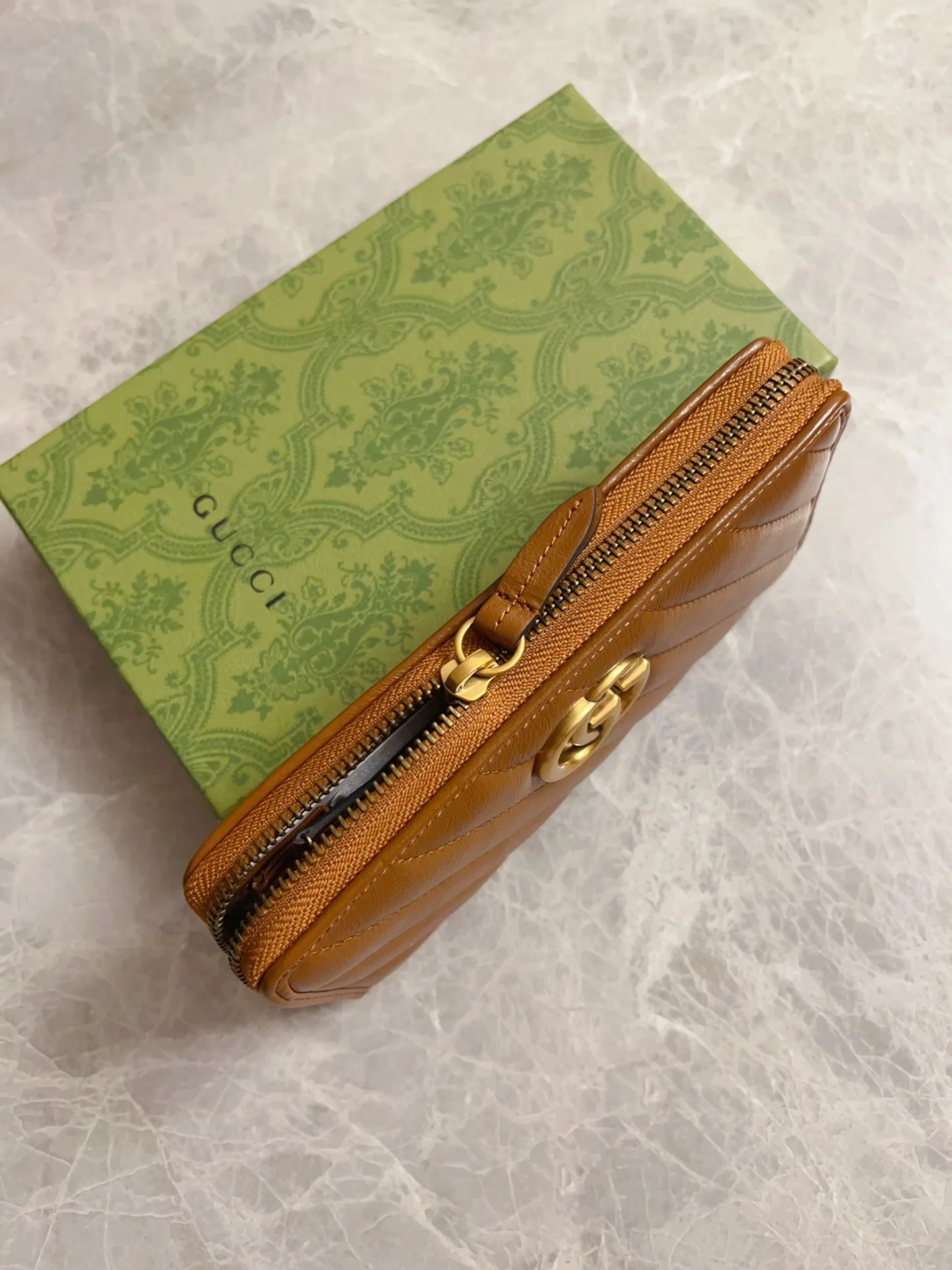 💰460 🇭🇺🇭🇺Gucci marmont original leather caramel new color zipper wallet 🧼🧼High-end caramel color 🆕 It is the new product of Gucci counters in the autumn and winter of 2020 🧼🧼Breaking through the previous style, using the same color with binding and bronze hardware, the highest level! Real shots! Style number: 443123, size: 19x10x2.5cm
