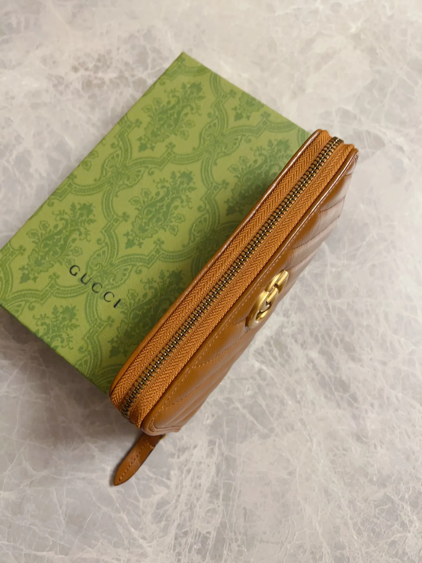 💰460 🇭🇺🇭🇺Gucci marmont original leather caramel new color zipper wallet 🧼🧼High-end caramel color 🆕 It is the new product of Gucci counters in the autumn and winter of 2020 🧼🧼Breaking through the previous style, using the same color with binding and bronze hardware, the highest level! Real shots! Style number: 443123, size: 19x10x2.5cm