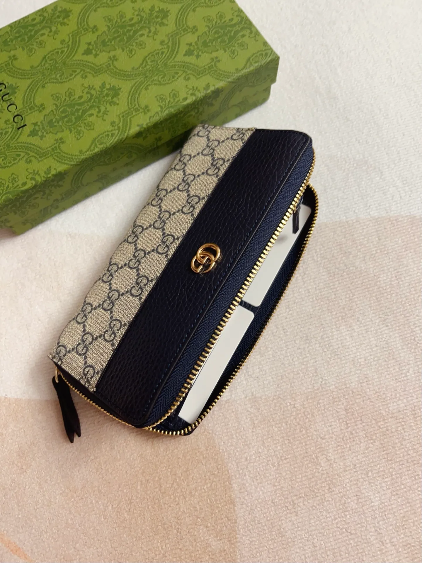💰420🇭🇺🇭🇺gucci new product! Using imported original leather and imported thread,‼ ️The new Ophidia series❣ Made of calfskin imported from Italy, equipped with classic double G hardware, a new style and contour support are now available. A structural shape in which the inner side is divided into intervals. 😘Made from top overseas hardware, 💍Model: 456117, Color: Blue PVC, Size: W19xH10xD2.5cm