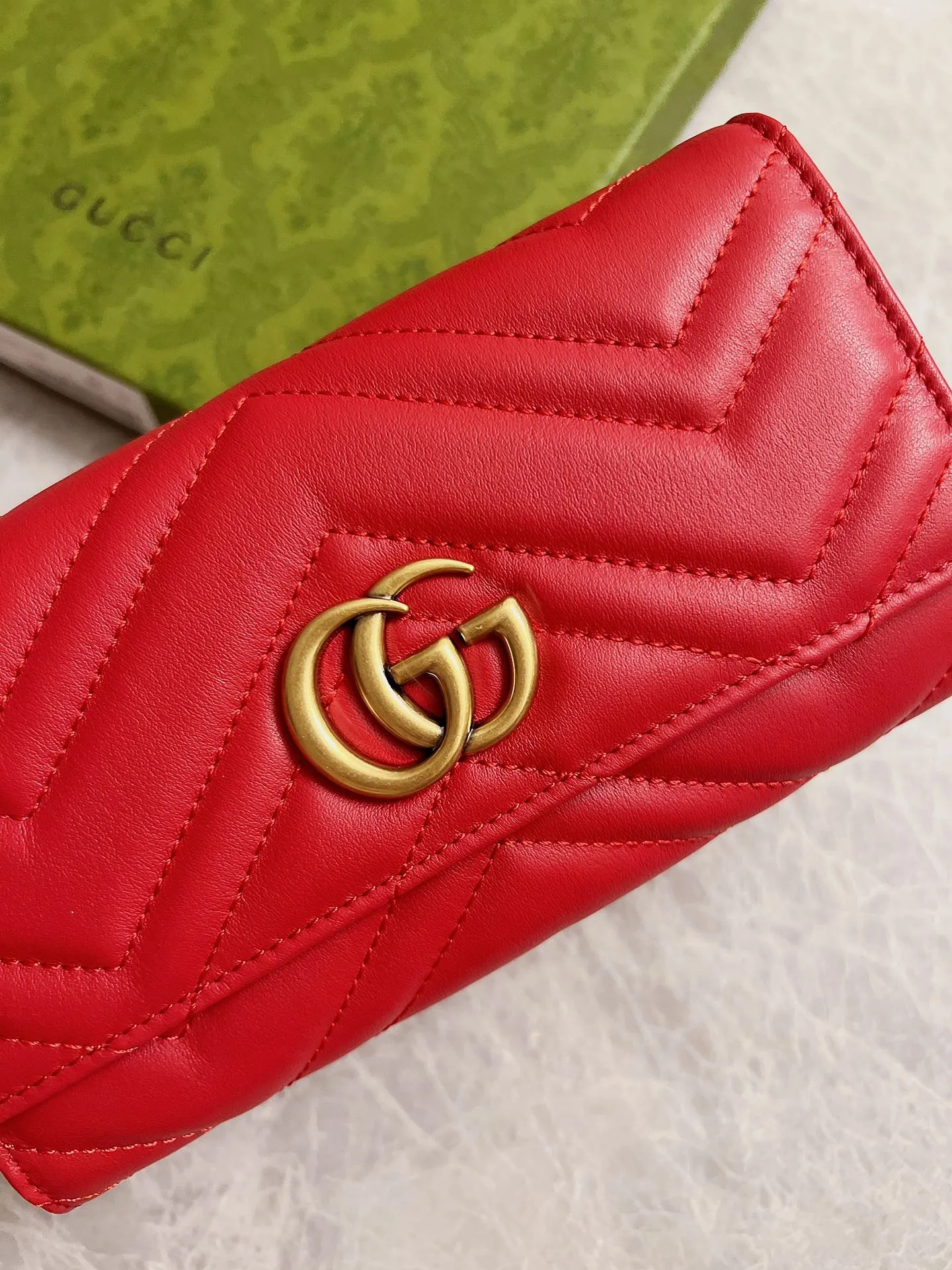 💰420 🇭🇺🇭🇺Latest ~ GG Marmont long wallet 💋💋 Made of quilted leather with GG logo embroidered on the back 💋💋GG logo vintage gold-tone hardware 💋💋 Italian-made Double G buckle snap closure 💋💋 12 card compartments and 2 Bill compartments💋💋2 separate internal compartments Zippered coin pocket closure💋💋Model: 443436, Dimensions: 19 x 10 x 3.5 CM, Color: black, red, pink,