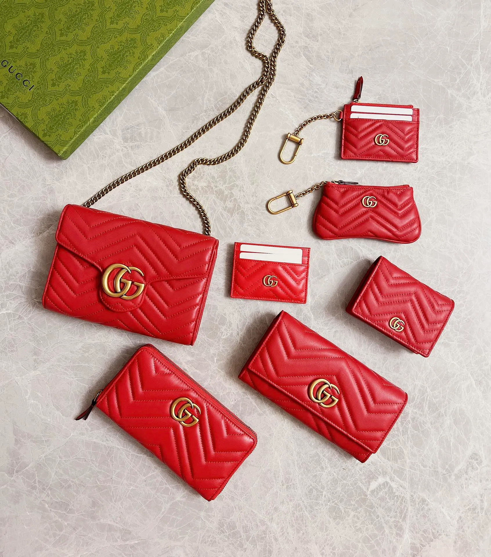 💰420 🇭🇺🇭🇺Latest ~ GG Marmont long wallet 💋💋 Made of quilted leather with GG logo embroidered on the back 💋💋GG logo vintage gold-tone hardware 💋💋 Italian-made Double G buckle snap closure 💋💋 12 card compartments and 2 Bill compartments💋💋2 separate internal compartments Zippered coin pocket closure💋💋Model: 443436, Dimensions: 19 x 10 x 3.5 CM, Color: black, red, pink,