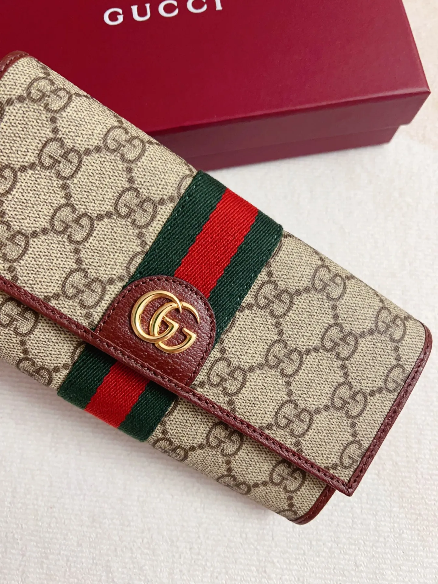 💰440🇭🇺🇭🇺 The official website is synchronized with the new model! Ophidia series ~ long wallet, 🍉🍉 made of GG Supreme original factory pig grain first-layer cowhide with PVC 🍉🍉 equipped with iconic double G hardware marks, classic red and green webbing, exquisitely made! 🍉🍉Model number: 838485🍉🍉Size: W19xH10x3cm, color: brown maroon