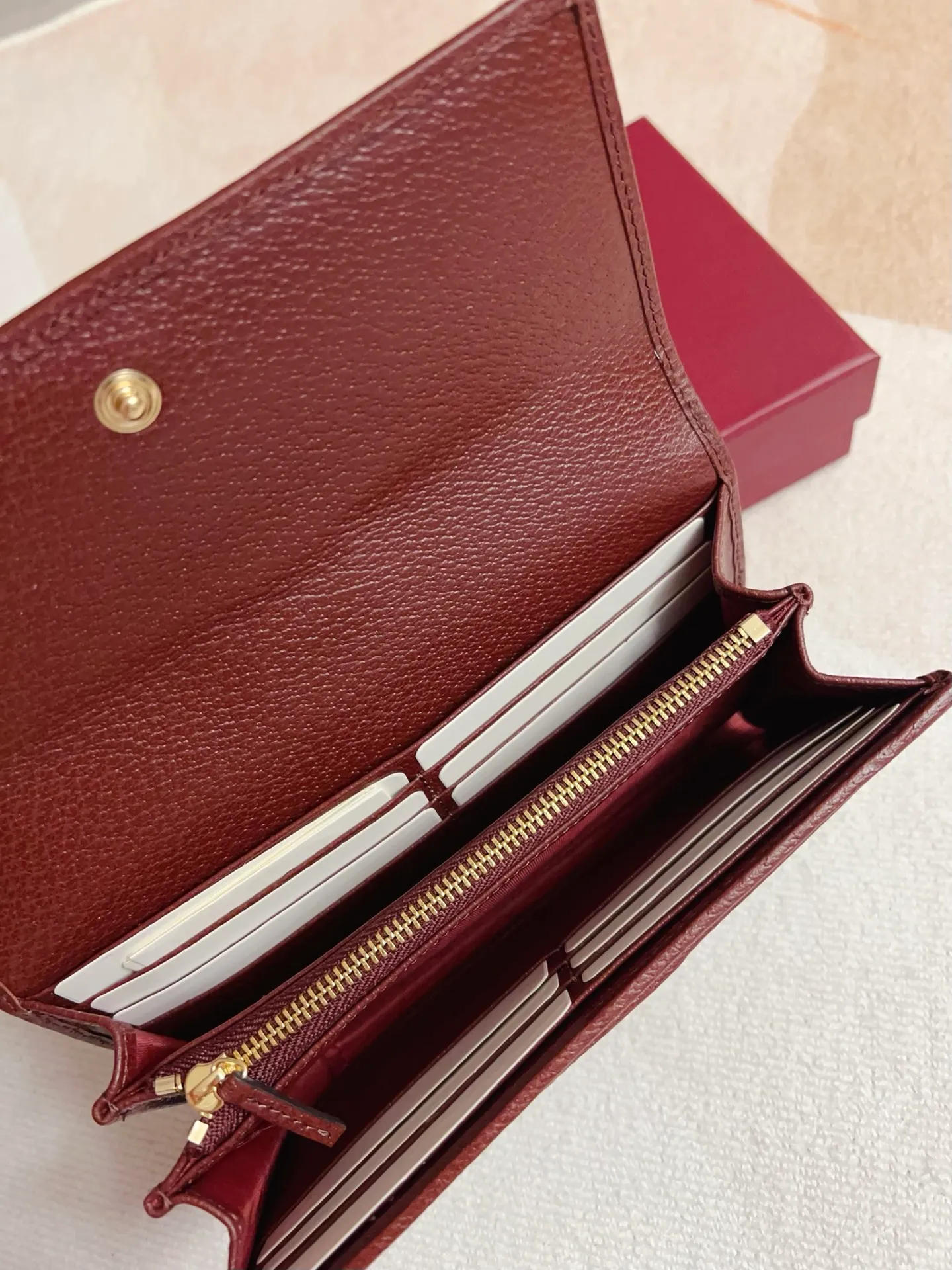 💰440🇭🇺🇭🇺 The official website is synchronized with the new model! Ophidia series ~ long wallet, 🍉🍉 made of GG Supreme original factory pig grain first-layer cowhide with PVC 🍉🍉 equipped with iconic double G hardware marks, classic red and green webbing, exquisitely made! 🍉🍉Model number: 838485🍉🍉Size: W19xH10x3cm, color: brown maroon