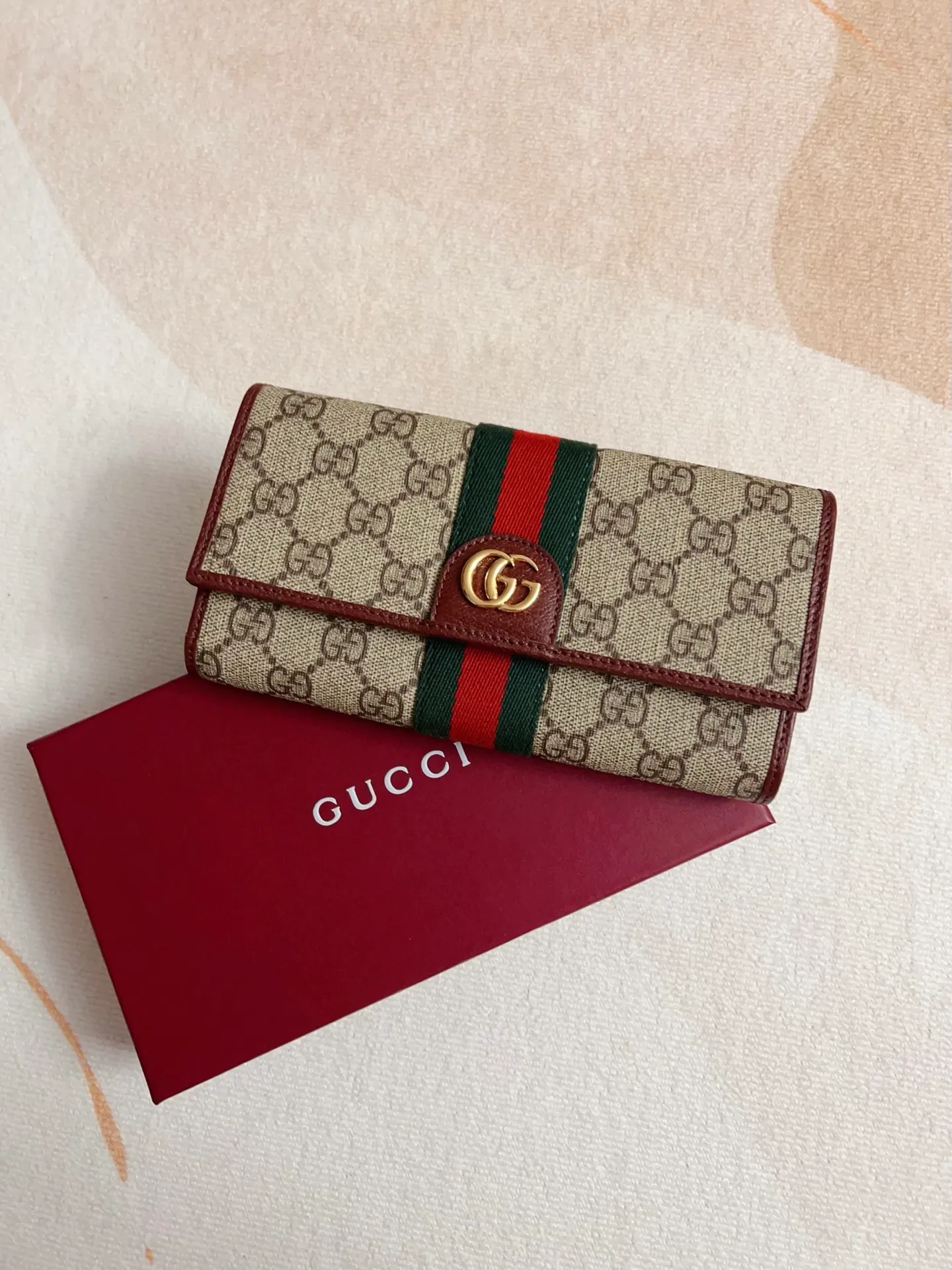 💰440🇭🇺🇭🇺 The official website is synchronized with the new model! Ophidia series ~ long wallet, 🍉🍉 made of GG Supreme original factory pig grain first-layer cowhide with PVC 🍉🍉 equipped with iconic double G hardware marks, classic red and green webbing, exquisitely made! 🍉🍉Model number: 838485🍉🍉Size: W19xH10x3cm, color: brown maroon