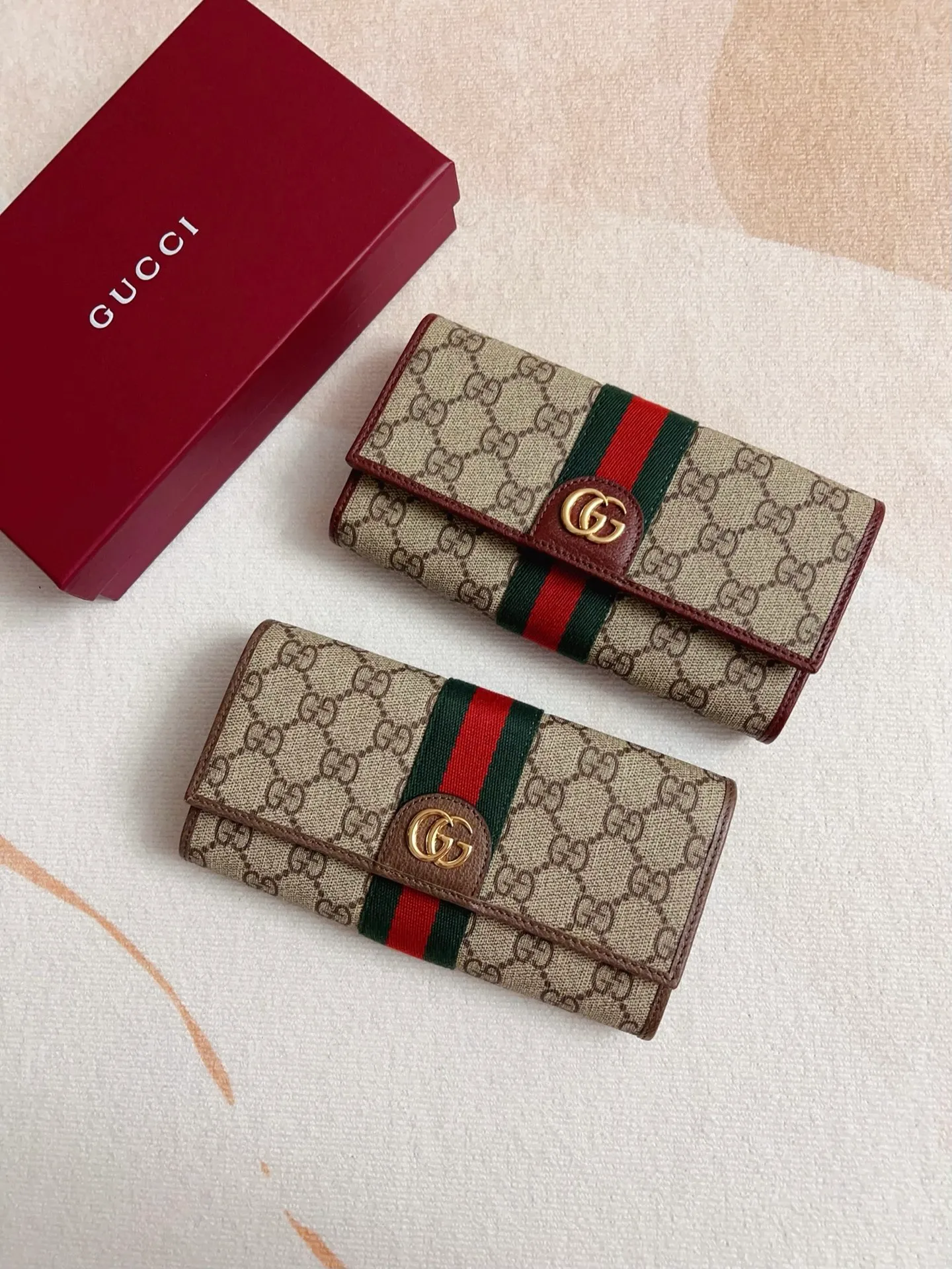 💰440🇭🇺🇭🇺 The official website is synchronized with the new model! Ophidia series ~ long wallet, 🍉🍉 made of GG Supreme original factory pig grain first-layer cowhide with PVC 🍉🍉 equipped with iconic double G hardware marks, classic red and green webbing, exquisitely made! 🍉🍉Model number: 838485🍉🍉Size: W19xH10x3cm, color: brown maroon