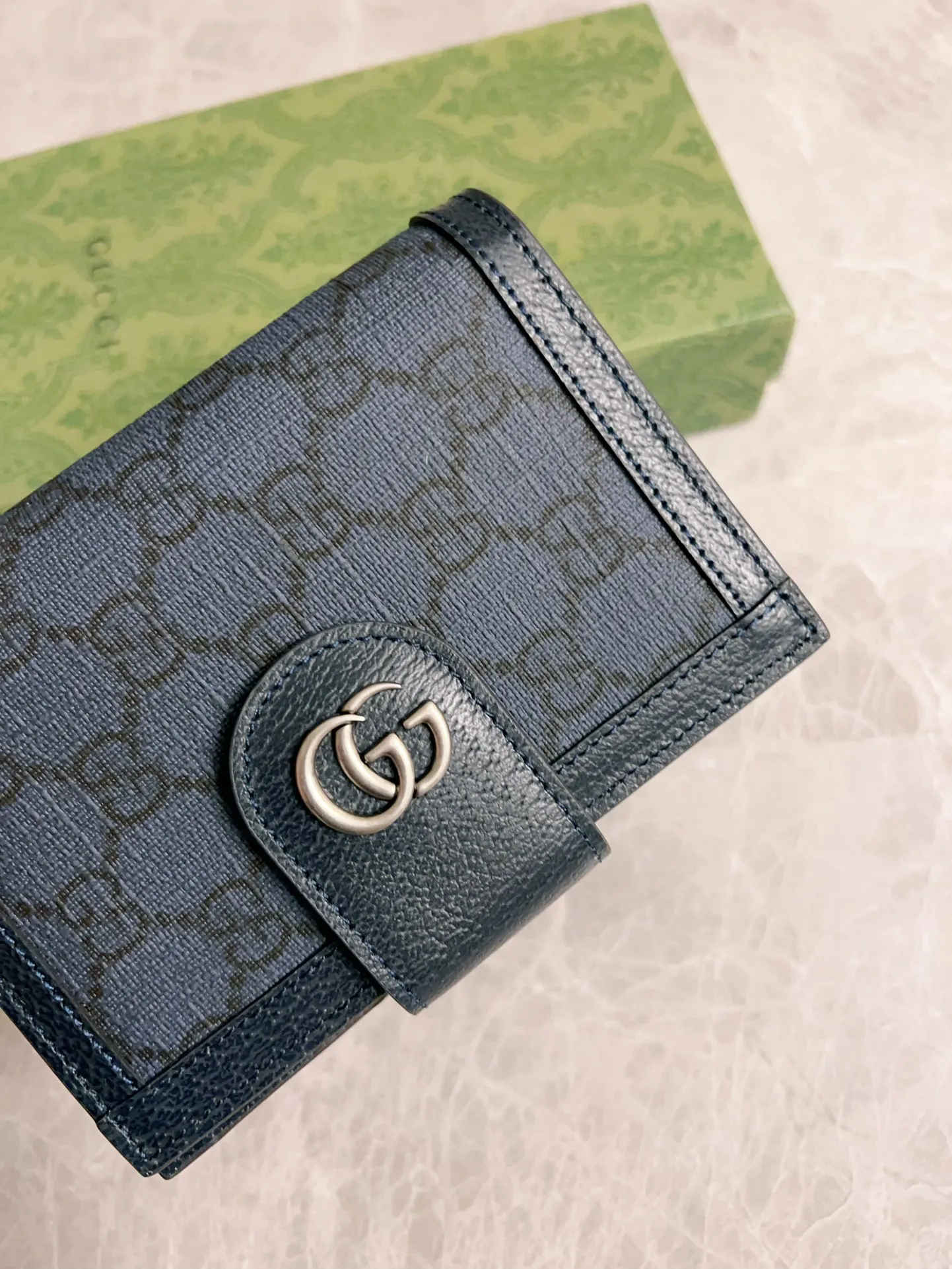 💰360 🇭🇺🇭🇺GucciO’s latest phidia series passport holder bag, Ophidia series items have endless retro feelings. Dark blue GG Supreme canvas, dark blue cowhide piping, palladium tone hardware Double G Model: 732755 Dimensions: 10x 14x2.5cm Color: dark blue/pvc.