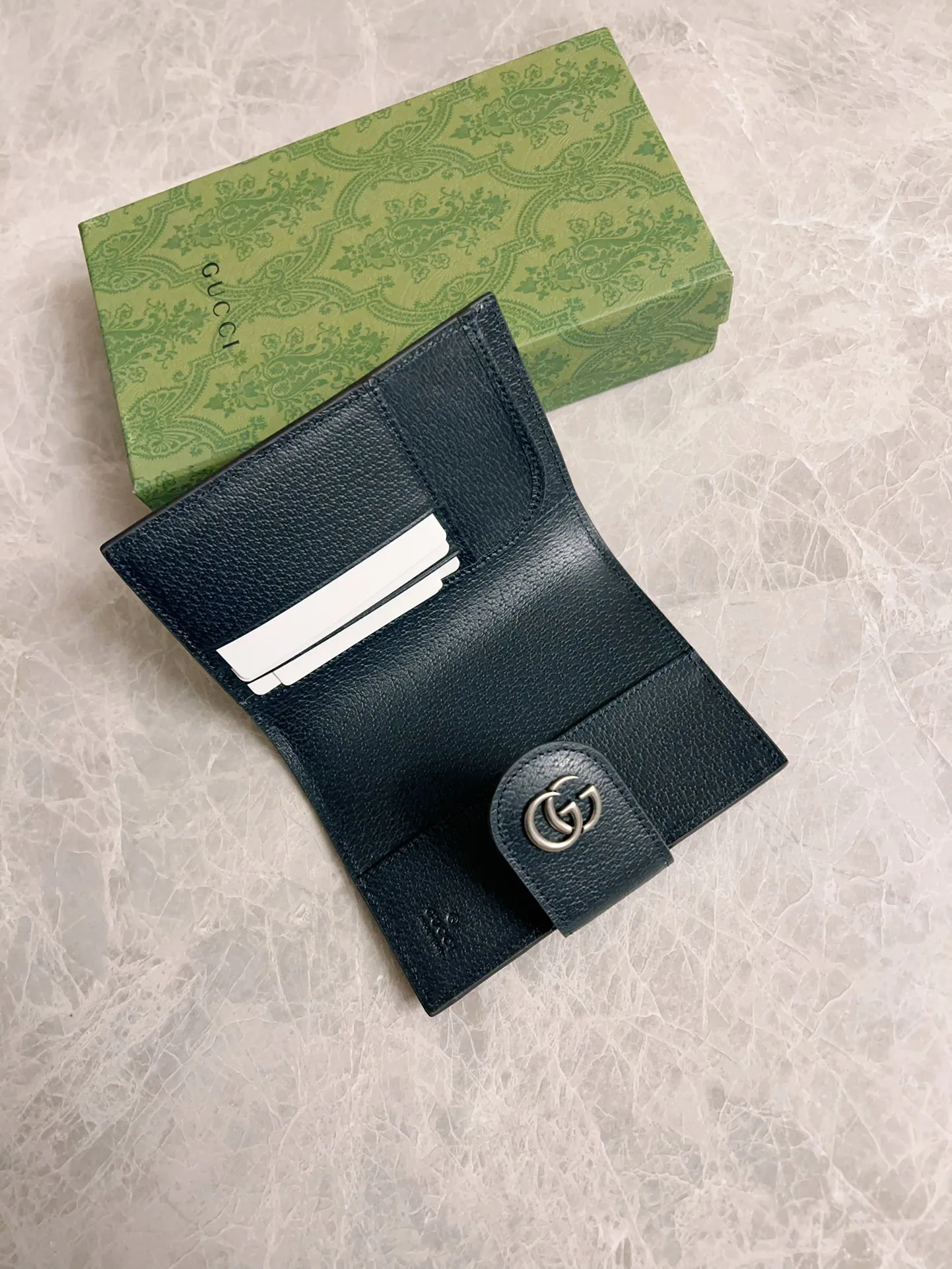 💰360 🇭🇺🇭🇺GucciO’s latest phidia series passport holder bag, Ophidia series items have endless retro feelings. Dark blue GG Supreme canvas, dark blue cowhide piping, palladium tone hardware Double G Model: 732755 Dimensions: 10x 14x2.5cm Color: dark blue/pvc.
