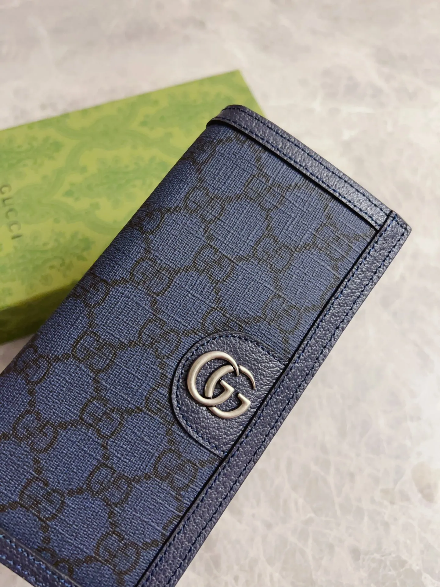 💰400 🇭🇺🇭🇺GucciO’s latest phidia series suit bag, Ophidia series items have endless retro feelings. GG Supreme canvas, cowhide piping, gun silver tone accessories Double G Model: 791746 Size: 19x 9.5cm Color: gray/blue/pvc.