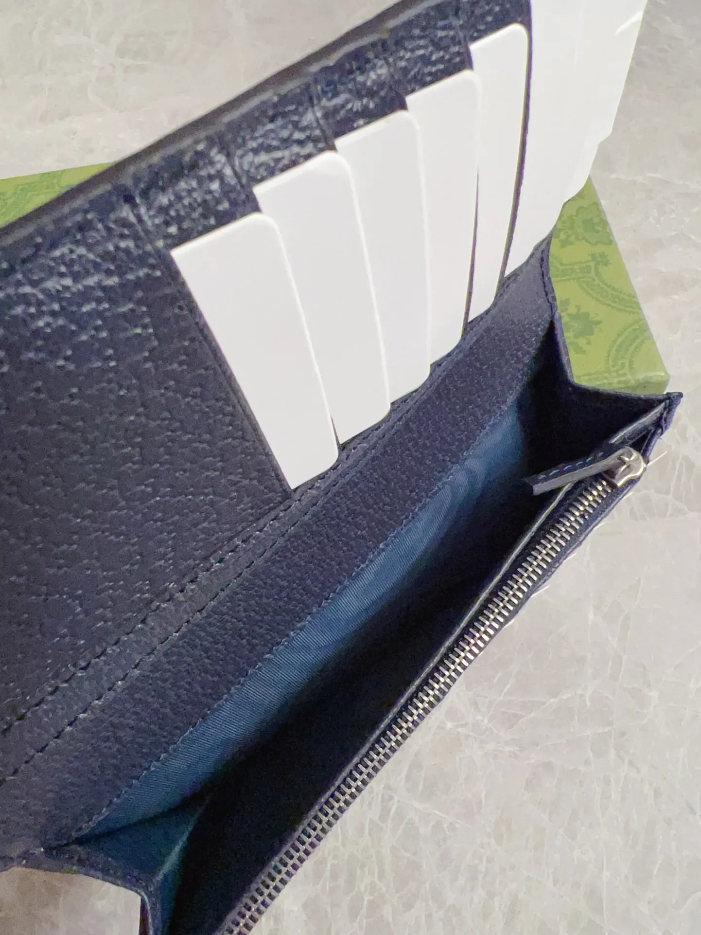 💰400 🇭🇺🇭🇺GucciO’s latest phidia series suit bag, Ophidia series items have endless retro feelings. GG Supreme canvas, cowhide piping, gun silver tone accessories Double G Model: 791746 Size: 19x 9.5cm Color: gray/blue/pvc.