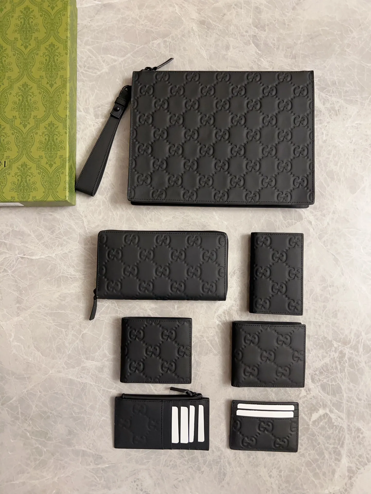 💰460 🇭🇺🇭🇺gucci's new men's series of original black rubber effect are now available🎋🎋Model number: 771421, size: 19x10.5x2.5cm🎋🎋Counter quality, top-quality original goods, real photos🎋🎋