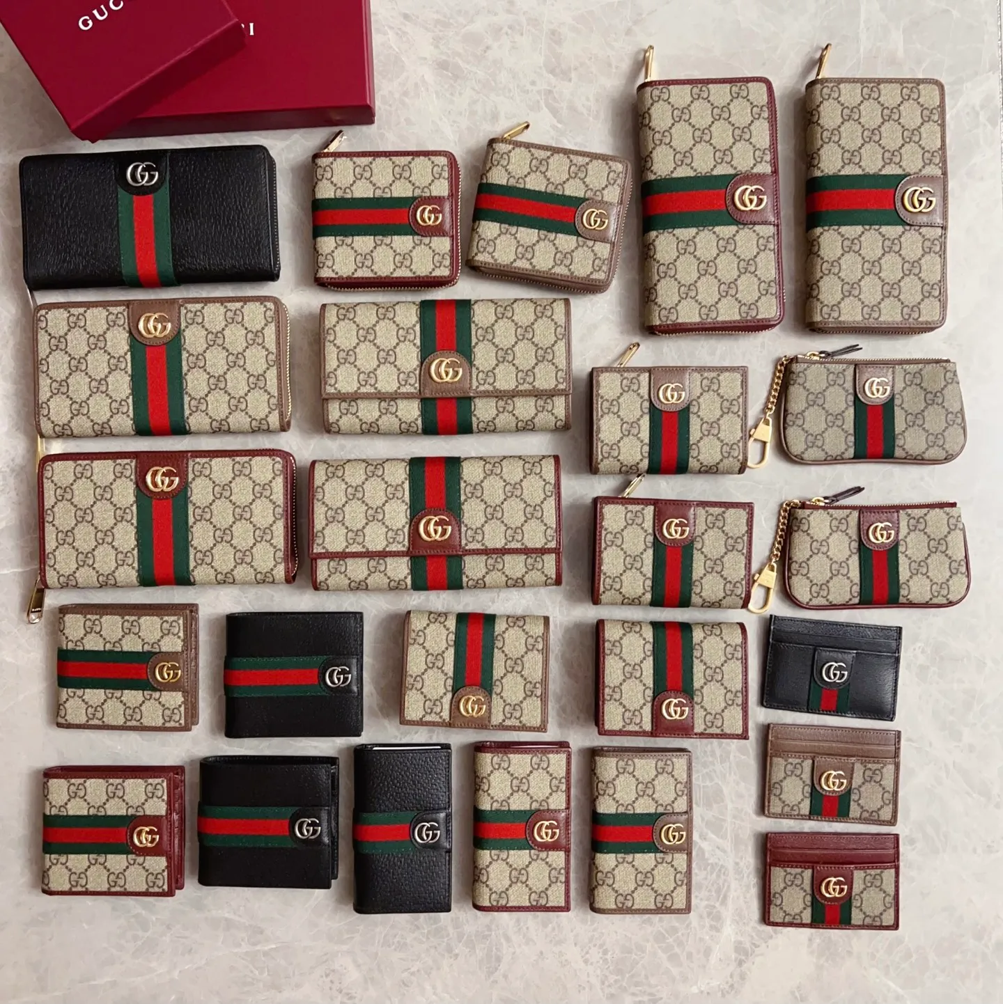 💰440 🇭🇺🇭🇺 The official website is synchronized with the new model! Ophidia series ~ zipper wallet, 🍉🍉 made of GG Supreme original factory pig grain first-layer cowhide with PVC 🍉🍉 equipped with iconic double G hardware marks, classic red and green webbing, high-end cotton zipper ~ refined! 🍉🍉Model number: 838484🍉🍉Size: W19xH10xD2.5cm, color: brown maroon