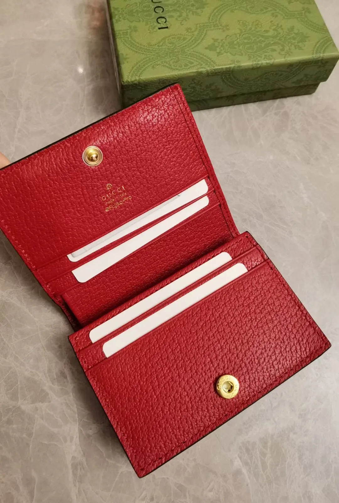 💰370🇭🇺🇭🇺 GUCCI’s latest little golden bull! 🧤 🧤 Doraemon x Gucci joint series ~ short clip wallet ~ card holder! Colorful PVC high-grade fabric is used to tear-print "Big Fatty with Horns" Doraemon's various cute expressions, matched with original factory pig-grain cowhide, exquisite and fashionable, model number: 654541, size: 11x8.5x3cm