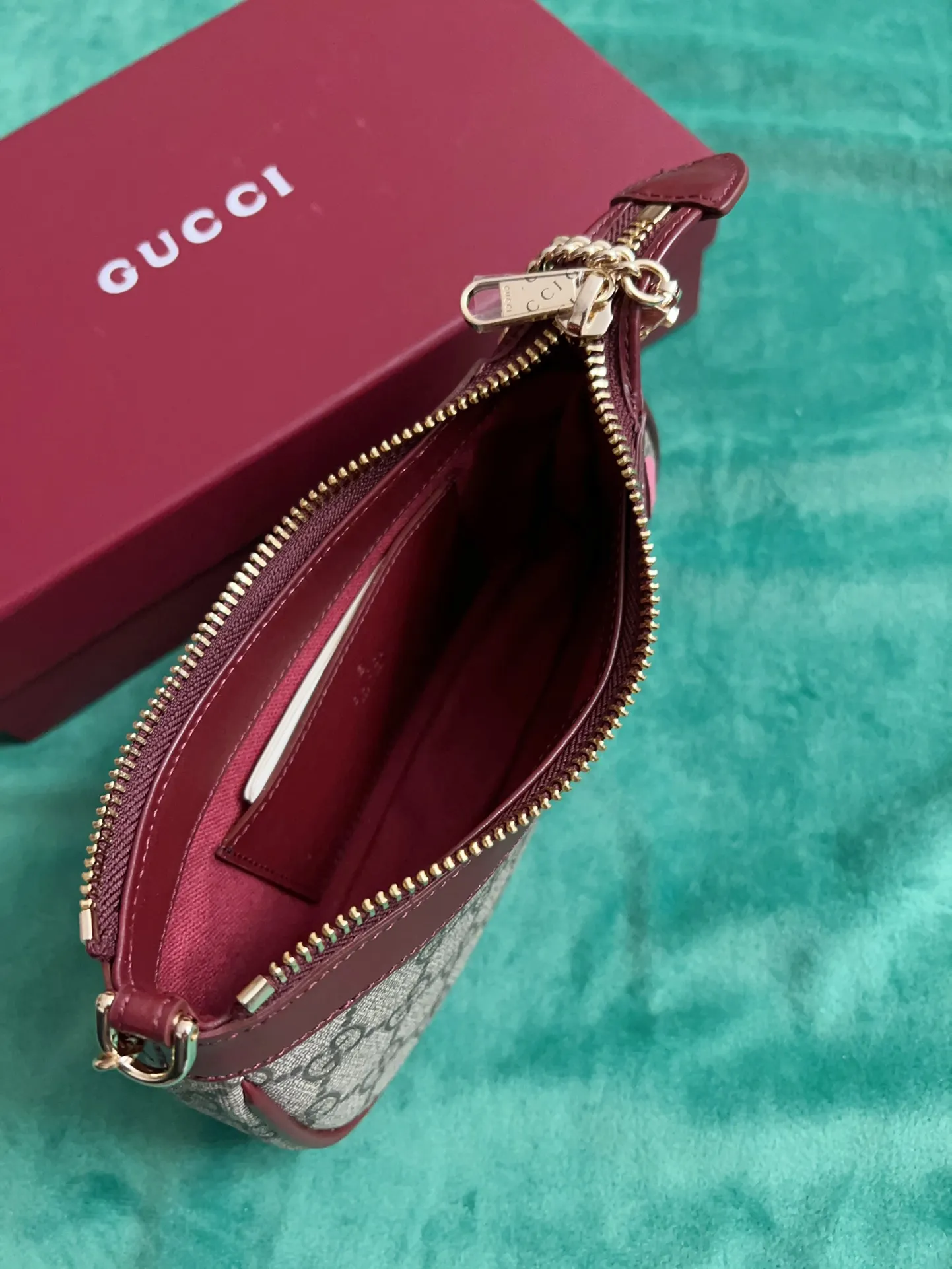 💰680 🇭🇺🇭🇺New product on official website! Cat🐱🐱Exquisite small bag, PVC with burgundy calf leather, peel-off printed cute and delicate little red cat! 🐱🐱With extended chain (can be worn diagonally), model number 818763, size: 19x10x3🐱🐱