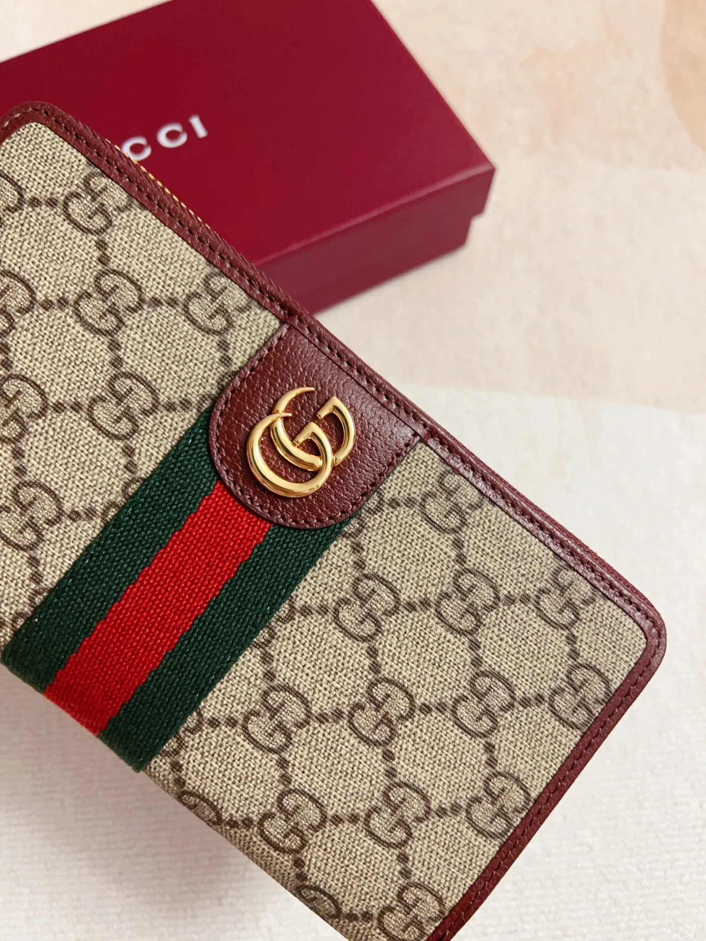 💰440🇭🇺🇭🇺 The official website is synchronized with the new model! Ophidia series ~ zipper wallet, 🍉🍉 made of GG Supreme original factory pig grain first-layer cowhide with PVC 🍉🍉 equipped with iconic double G hardware marks, classic red and green webbing, high-end cotton zipper ~ refined! 🍉🍉Model number: 838619🍉🍉Size: 20x10x2.5cm, color: brown maroon