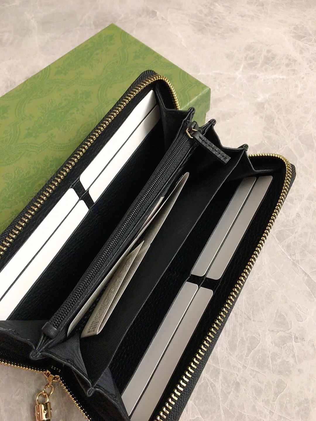 💰420 🇮🇹🇮🇹All the pictures above are in stock🗺🗺Be sure to do your best! ! Women's Zipper Wallet 308004 Original textured cowhide 🗺🗺Original hardware, low-key and elegant, super stylish, fashionable 🗺🗺 Black 🍻🍻Size 19.5-10-2.5