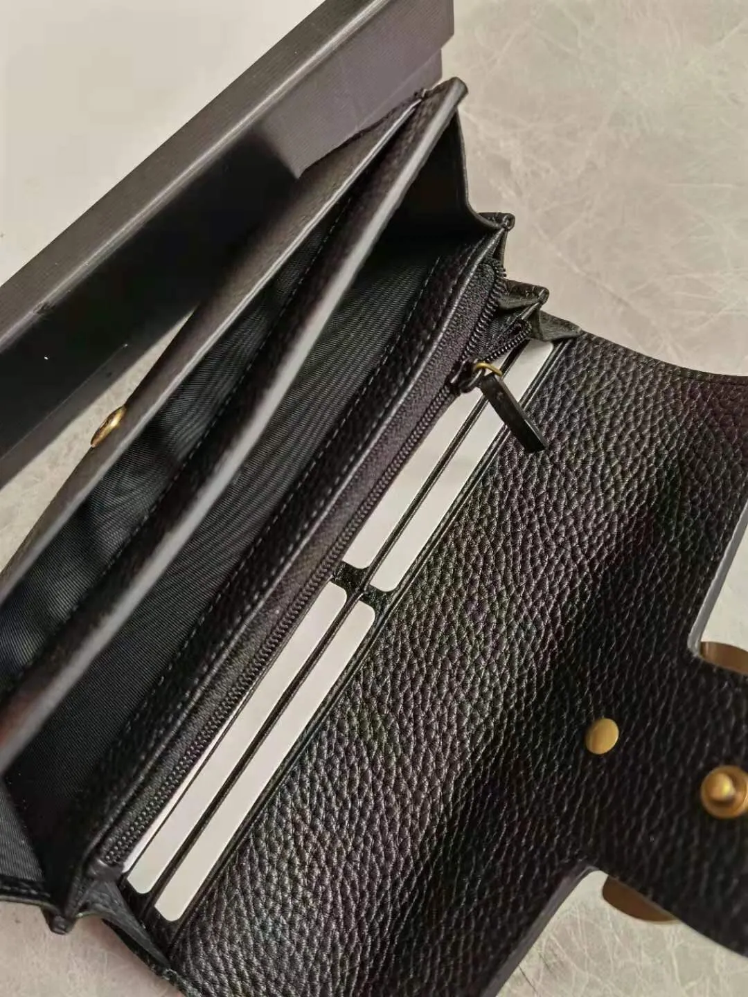 💰 420 🇭🇺🇭🇺Original product! The latest model in the counter, 🦄🦄Top imported first-layer textured cowhide^_^24K high temperature electroplating hardware^_^Perfect stitching 🦄🦄Comparable to genuine products🦄🦄Model number: 400586 Color: black, nude pink, bright red, size: 19.5-10-2.5cm