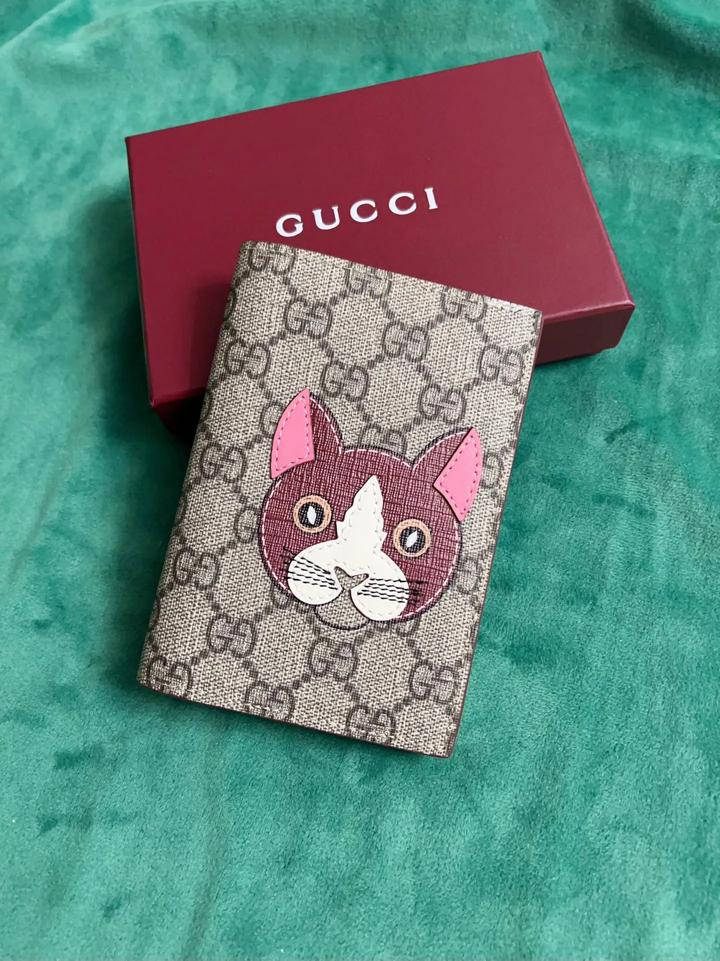 💰380🇭🇺🇭🇺New products on the official website! Exquisite passport holder🐹🐹PVC with burgundy calfskin, with cute and exquisite cartoon patterns on the leather! 🐹🐹Style number 810072, size: 14x10, 🐹🐹Little red cat, puppy, panda, owl, exquisite and cute! Original product!