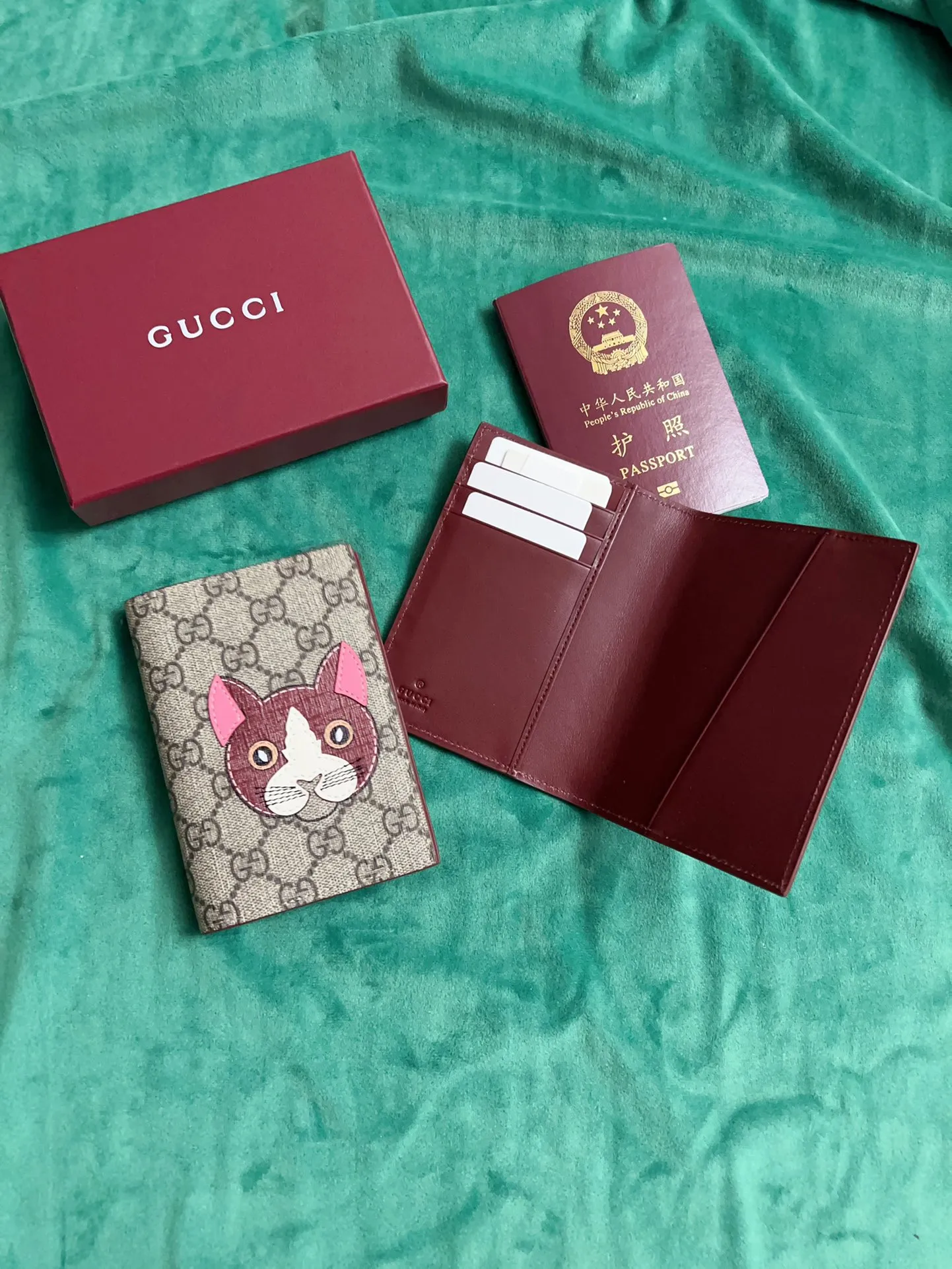 💰380🇭🇺🇭🇺New products on the official website! Exquisite passport holder🐹🐹PVC with burgundy calfskin, with cute and exquisite cartoon patterns on the leather! 🐹🐹Style number 810072, size: 14x10, 🐹🐹Little red cat, puppy, panda, owl, exquisite and cute! Original product!