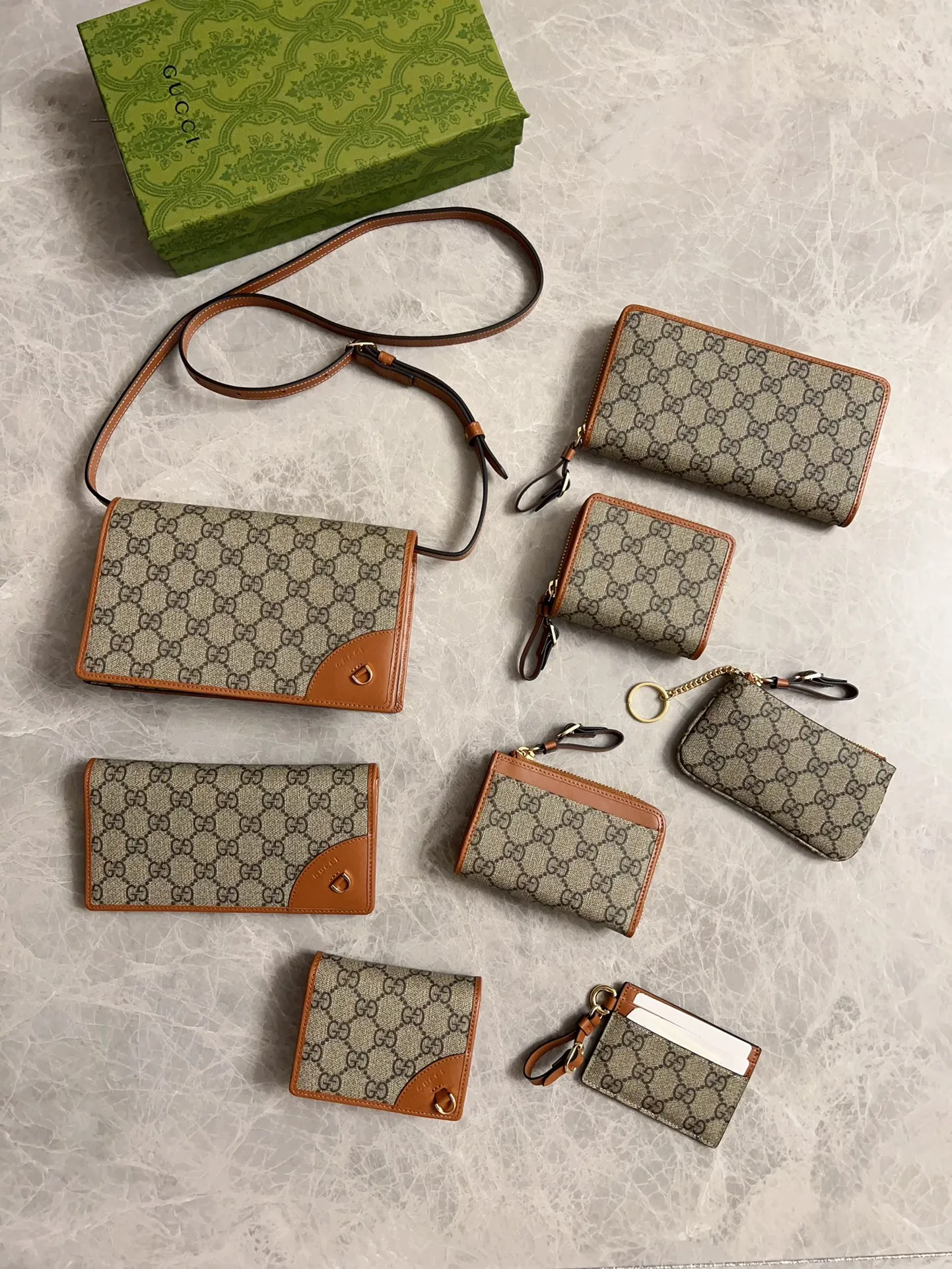💰340🇮🇹🇮🇹Gucci’s latest GG Supreme premium PVC with original cowhide small wallet/key bag/lipstick bag🌾🌾Model: 819113, size: 12×7.5cm