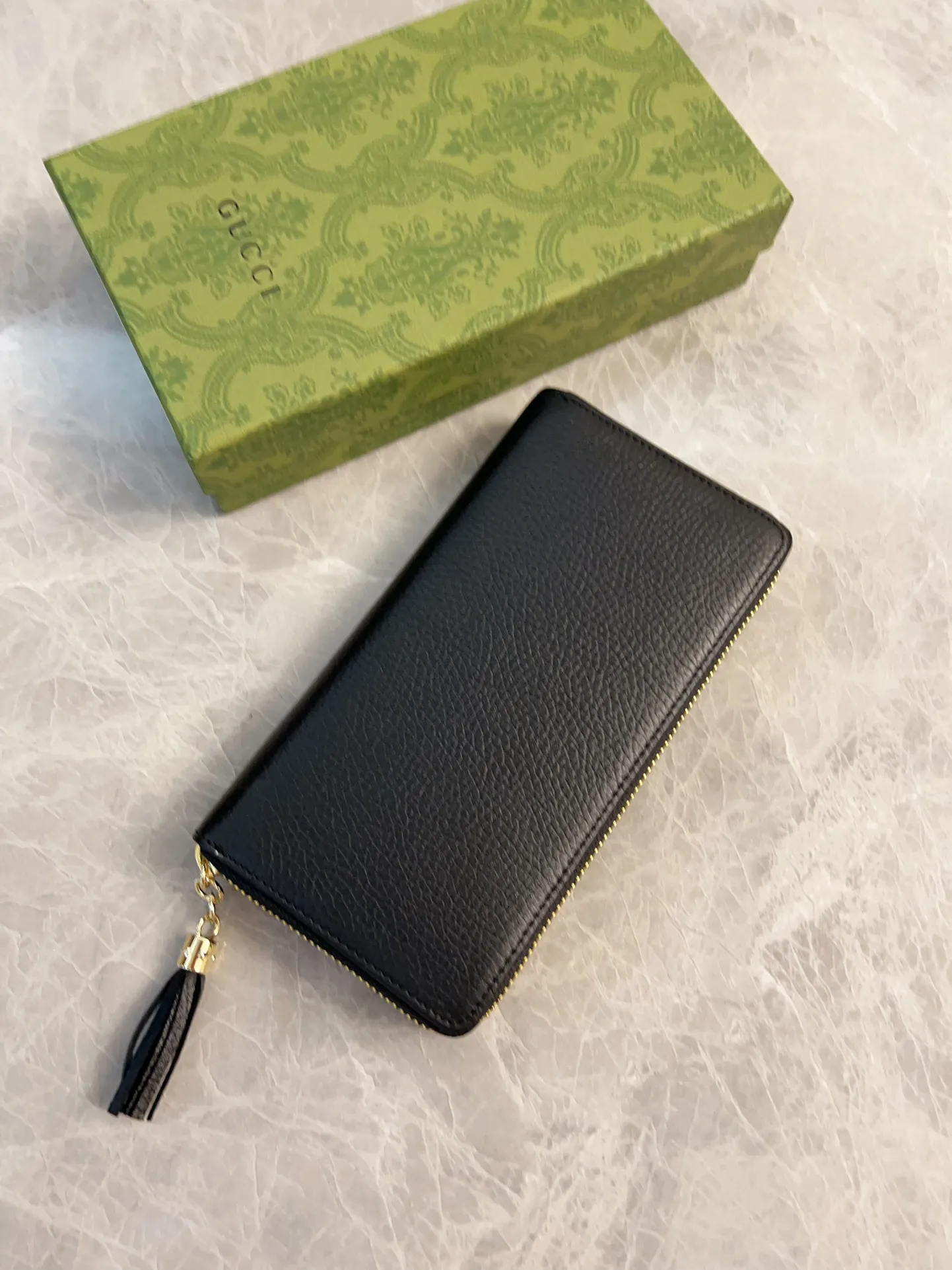 💰420 🇮🇹🇮🇹All the pictures above are in stock🗺🗺Be sure to do your best! ! Women's zipper wallet 308004 Original textured cowhide🗺🗺Original hardware, low-key and elegant, super stylish, fashionable 🗺🗺 Black and bright red🍻🍻Size 19.5-10-2.5