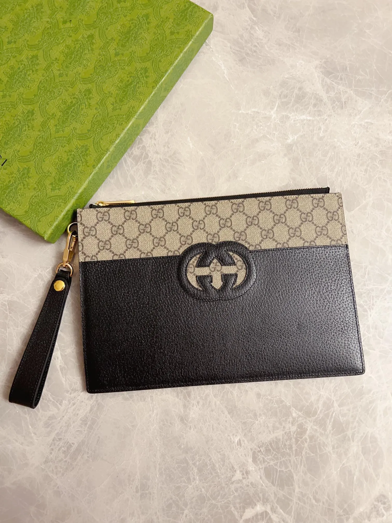 💰520 🇭🇺🇭🇺Gucci’s latest ~ Men’s handbag 🧬🧬 embellished with hollow interlocking Double G details, cleverly matched with GG Supreme canvas, 🧬🧬Create an accessory with both modern style and classic style🧬🧬Iconic interlocking Double G logo. This logo comes from the brand founder Guccio Mr. Gucci's initials are constantly being reinterpreted in various forms and styles🧬🧬Model: 723320, size: 30.5x 21x 1.5cm
