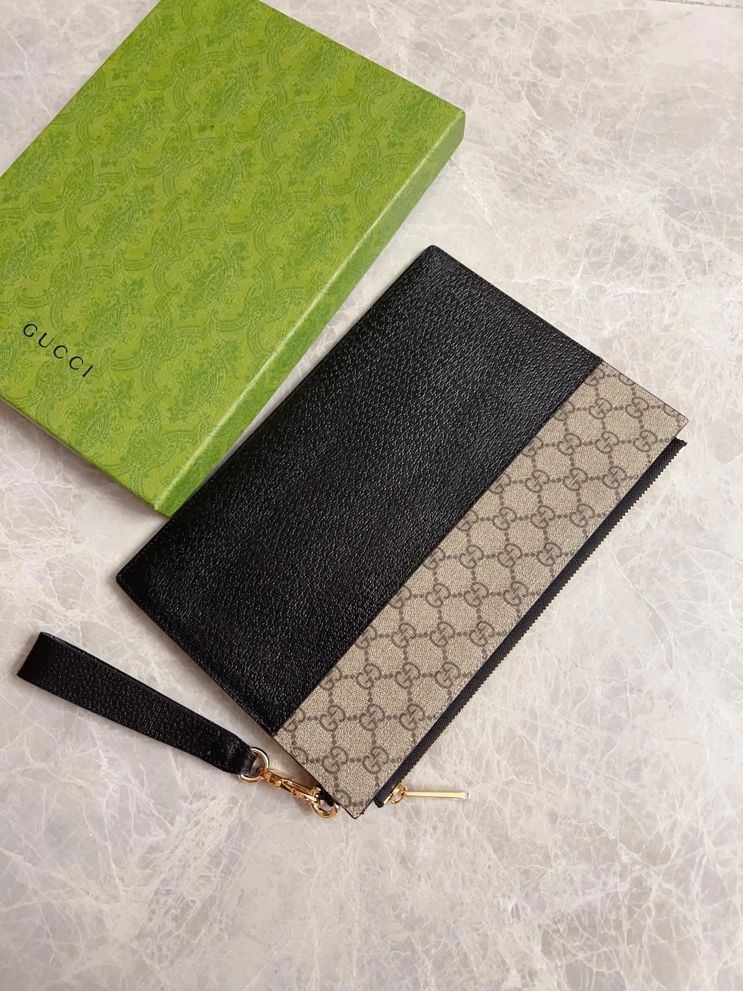 💰520 🇭🇺🇭🇺Gucci’s latest ~ Men’s handbag 🧬🧬 embellished with hollow interlocking Double G details, cleverly matched with GG Supreme canvas, 🧬🧬Create an accessory with both modern style and classic style🧬🧬Iconic interlocking Double G logo. This logo comes from the brand founder Guccio Mr. Gucci's initials are constantly being reinterpreted in various forms and styles🧬🧬Model: 723320, size: 30.5x 21x 1.5cm