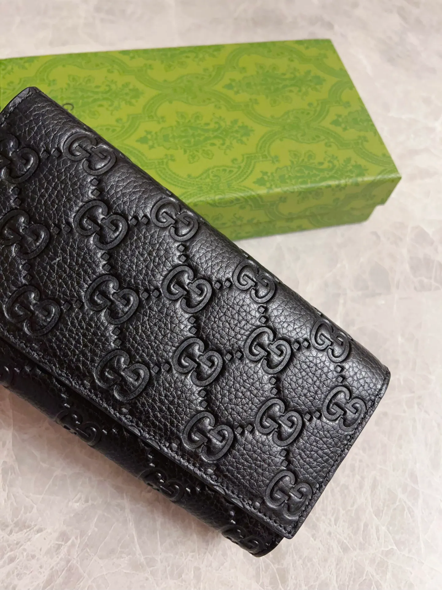 💰 450 🇮🇹🇮🇹New GG Emblem series super soft pink embossed/full leather wallet! 💋💋Model: 815922, size: 19x10x2.5cm