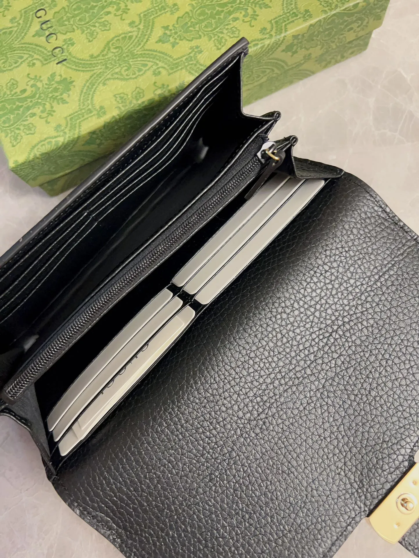 💰440 🇭🇺🇭🇺The latest model Original Ferrari leather ~ Pressed GⓂ️Ⓜ️Original double G hardware Ⓜ️Ⓜ️Exquisite oil edges! Model: 615524, Size: 19x10x2.5cm, Color: Grain