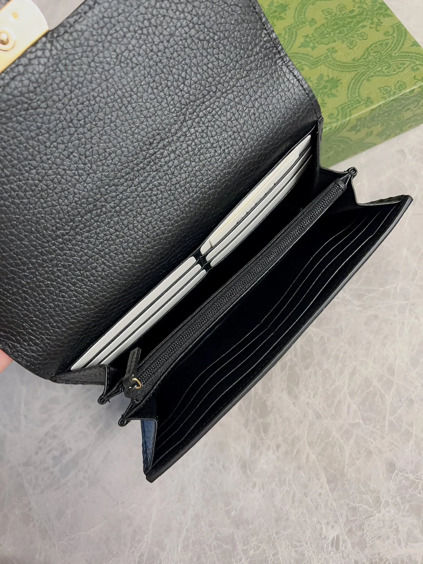 💰440 🇭🇺🇭🇺The latest model Original Ferrari leather ~ Pressed GⓂ️Ⓜ️Original double G hardware Ⓜ️Ⓜ️Exquisite oil edges! Model: 615524, Size: 19x10x2.5cm, Color: Grain