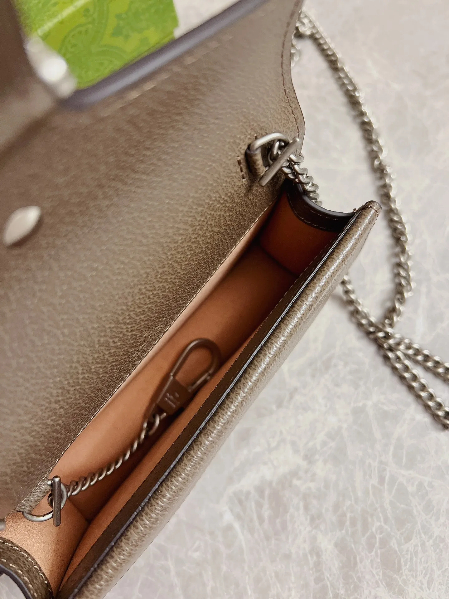 💰640🇭🇺🇭🇺Top original order! The Gucci Diana mini Dionysus chain bag combines the brand's most recognizable elements with ingenious monogram details. This chain bag is made of Double G pattern canvas and uses a unique Dionysus buckle. It is simple and elegant, exuding a touch of modern flavor. Model: 476432, size: 16.5x10x4.5cm