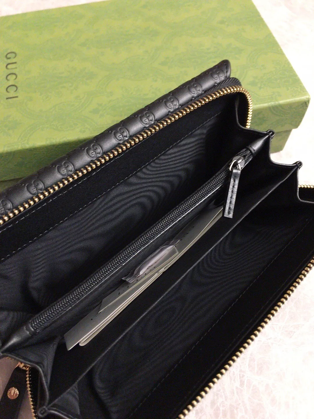 💰560🇭🇺🇭🇺The latest 30% off zipper wallet~original leather small G🌶🌶No matter the materials, workmanship, logo, stamping, wiring, every detail will fully express the wonderful connotation of 🌶🌶Novel style, practical and generous, 🌶🌶Model number: 449364 Size: 20 *10*4cm Color: black,