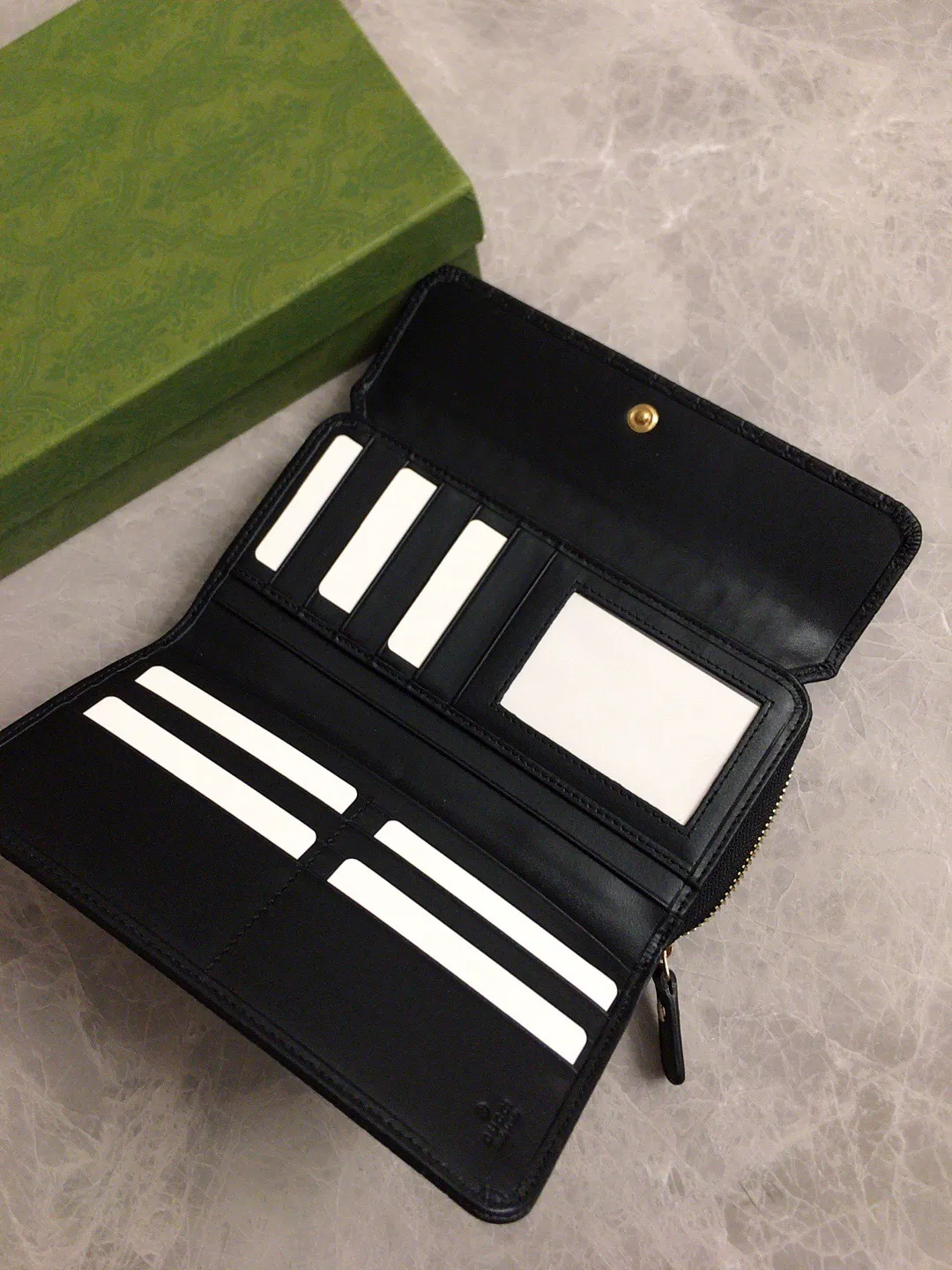 💰560🇭🇺🇭🇺The latest 30% off zipper wallet~original leather small G🌶🌶No matter the materials, workmanship, logo, stamping, wiring, every detail will fully express the wonderful connotation of 🌶🌶Novel style, practical and generous, 🌶🌶Model number: 449364 Size: 20 *10*4cm Color: black,