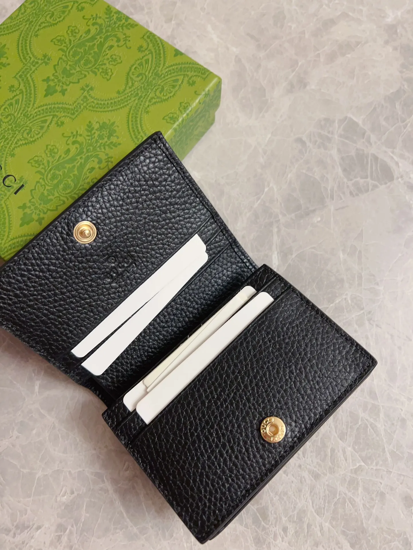 💰 380 🇮🇹🇮🇹New GG Emblem series super soft pink embossed/full leather wallet/card holder💋💋Model: 815901, size: 11x9x3cm