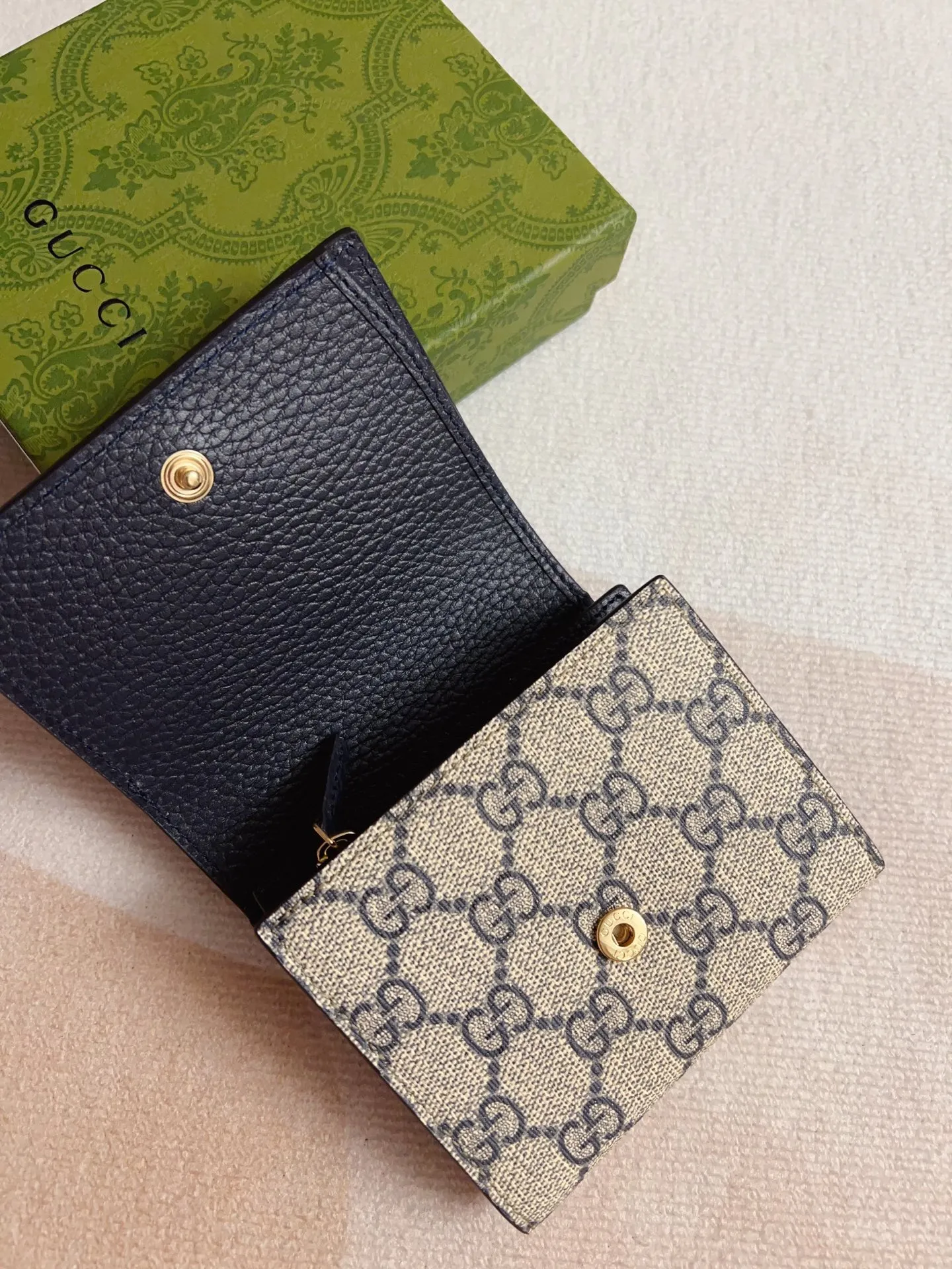 💰420🇭🇺🇭🇺gucci new product! Using imported original leather and imported thread,‼ ️The new Ophidia series❣ Made of calfskin imported from Italy, equipped with classic double G hardware, a new style and contour support are now available. A structural shape in which the inner side is divided into intervals. 😘Made from top overseas hardware, 💍Model: 598587, Color: blue PVC, Size: 12x10x3cm