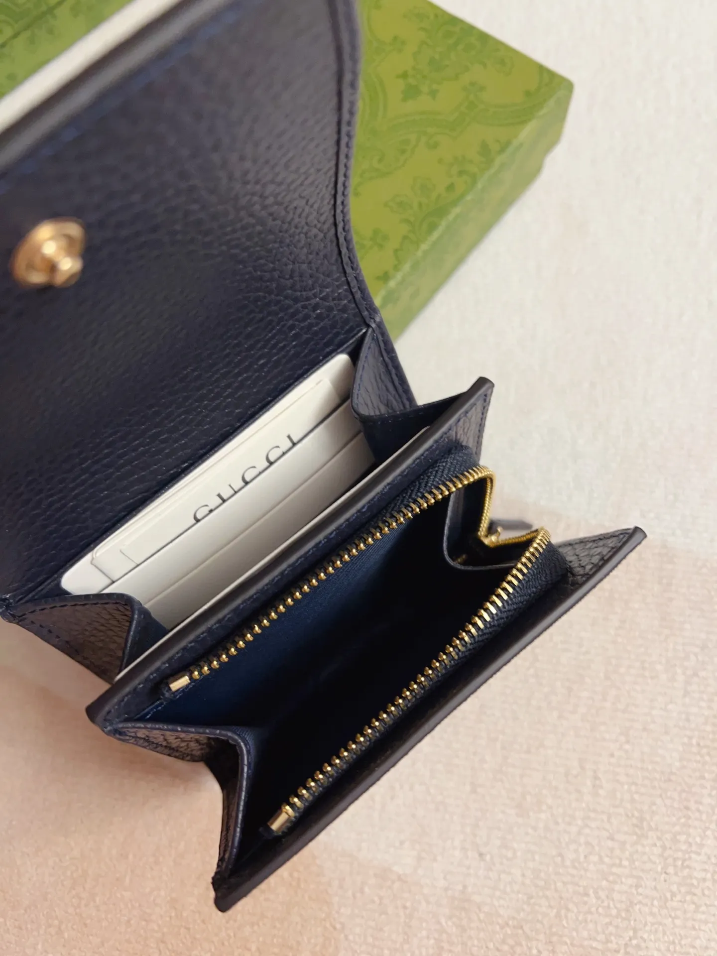 💰420🇭🇺🇭🇺gucci new product! Using imported original leather and imported thread,‼ ️The new Ophidia series❣ Made of calfskin imported from Italy, equipped with classic double G hardware, a new style and contour support are now available. A structural shape in which the inner side is divided into intervals. 😘Made from top overseas hardware, 💍Model: 598587, Color: blue PVC, Size: 12x10x3cm