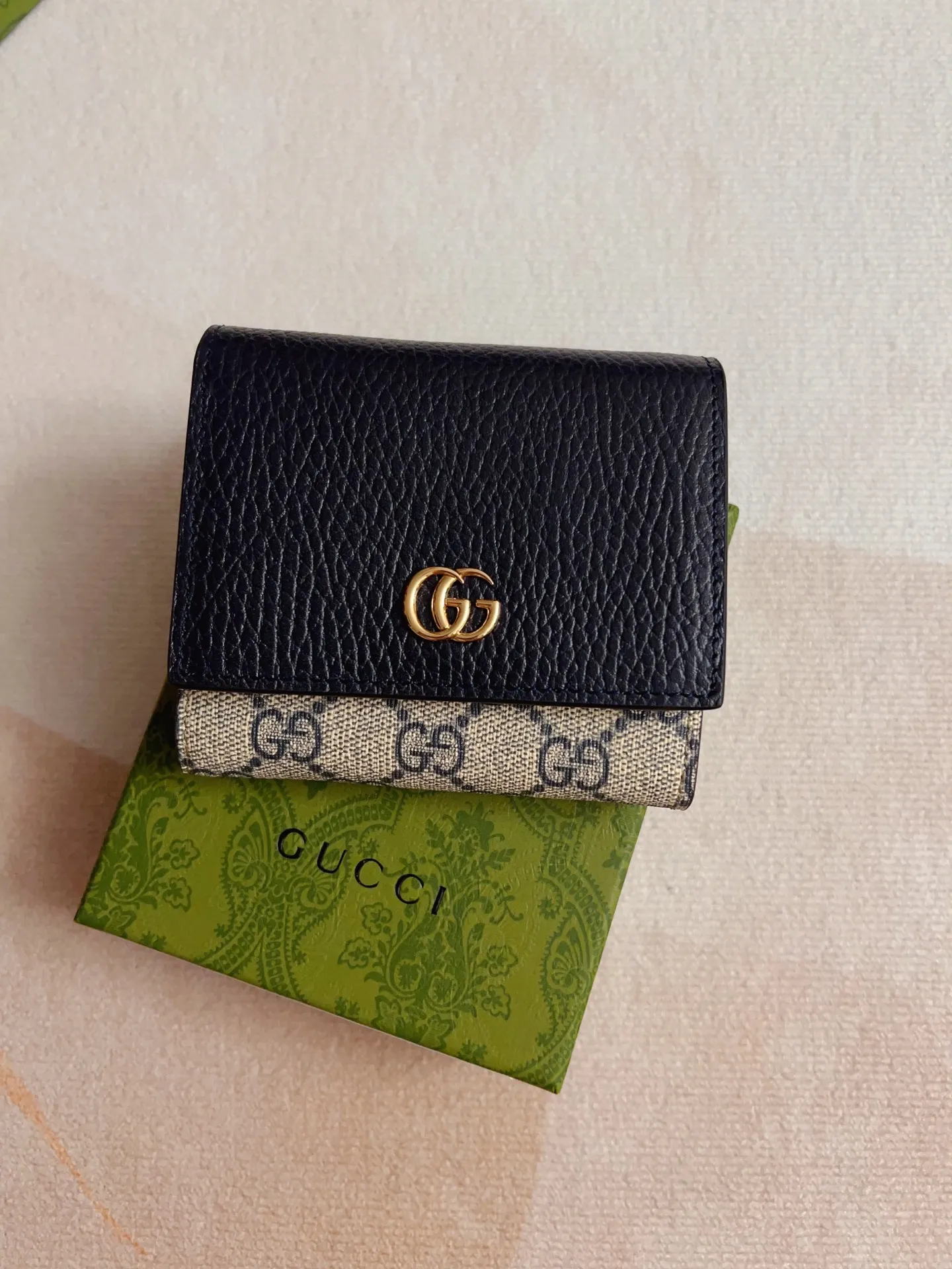 💰420🇭🇺🇭🇺gucci new product! Using imported original leather and imported thread,‼ ️The new Ophidia series❣ Made of calfskin imported from Italy, equipped with classic double G hardware, a new style and contour support are now available. A structural shape in which the inner side is divided into intervals. 😘Made from top overseas hardware, 💍Model: 598587, Color: blue PVC, Size: 12x10x3cm