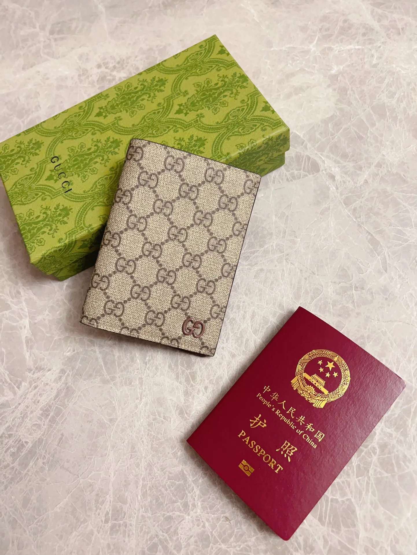💰340 🇭🇺🇭🇺Gucci’s latest series is presented ~ Passport Holder 🧬🧬The two-tone design full of contrasting beauty makes the GG logo emblazoned on the bag show off🧬🧬Brown/Brown Brown/Maroon Size: 13.5x 9.5cm Model: 795229